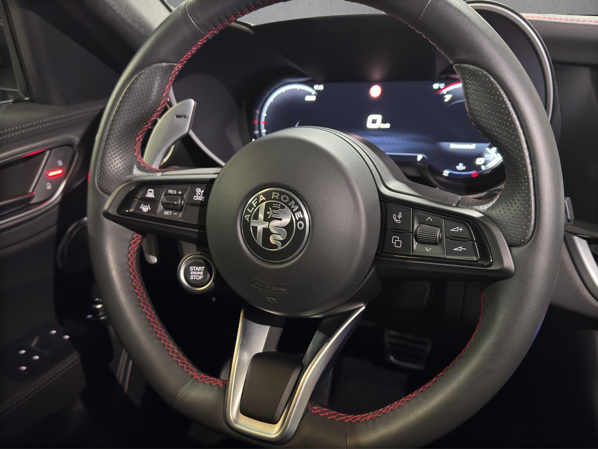 ALFA ROMEO Giulia 2.0 Competizione Q4 AT8 "ADAS Pack Plus"-image-12