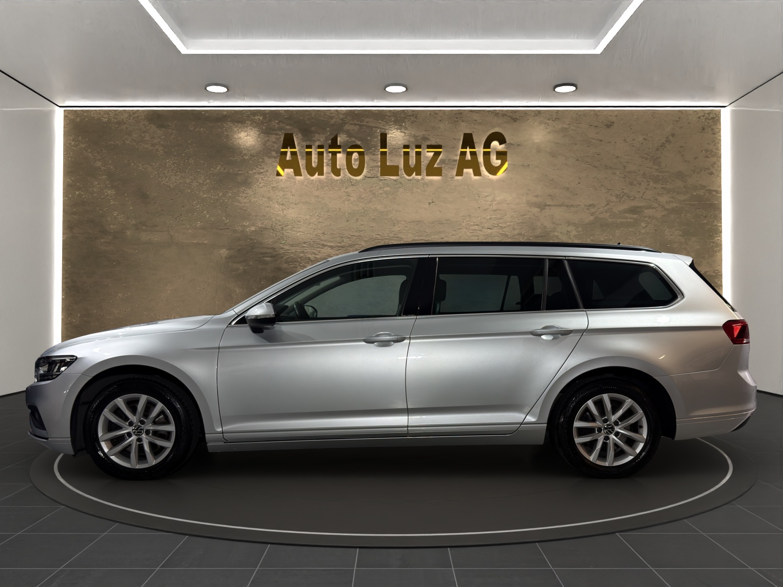 VW Passat Variant 2.0 TDI Business DSG-image-5