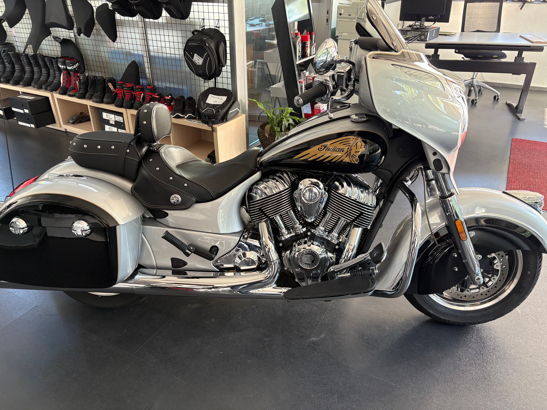 INDIAN Chieftain