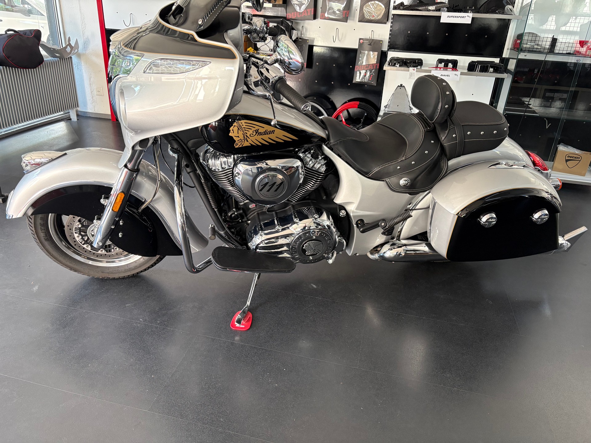 INDIAN Chieftain-image-13