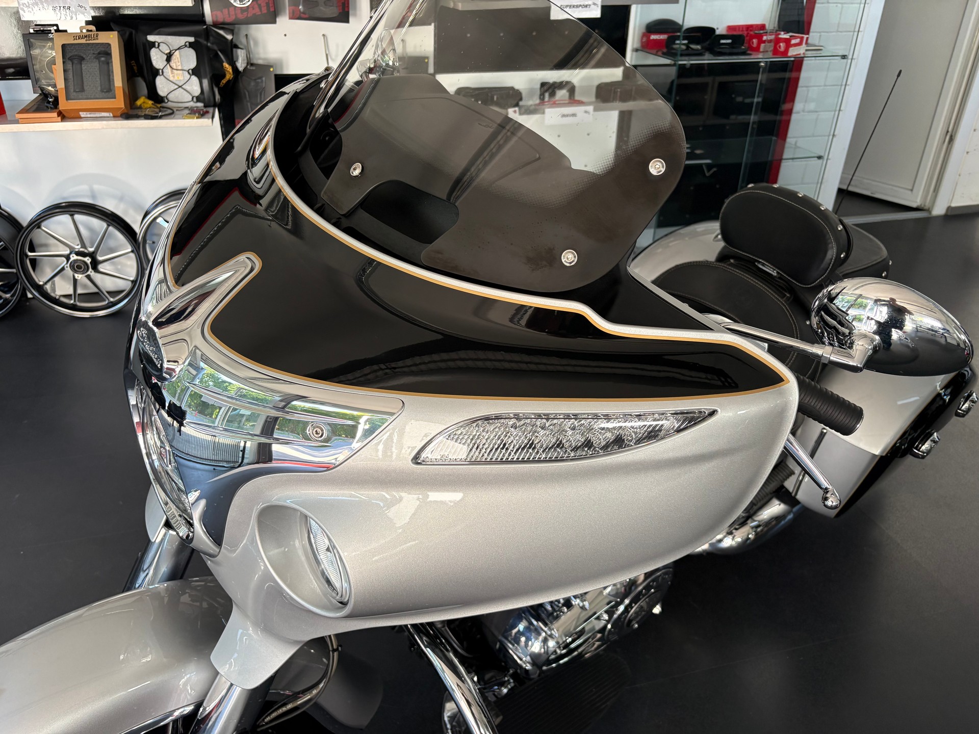 INDIAN Chieftain-image-9