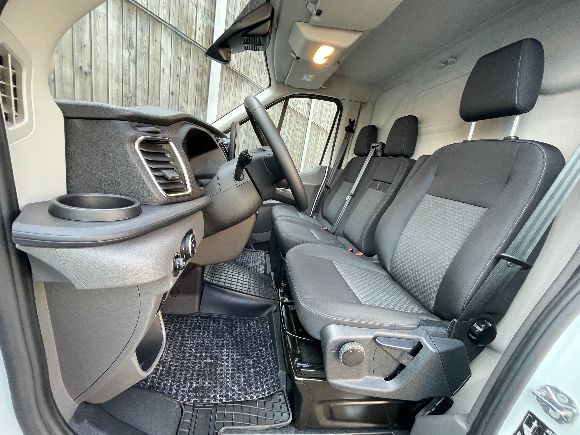 FORD E-Transit Van 350 L2 H3 Trend RWD 68kWh-image-9