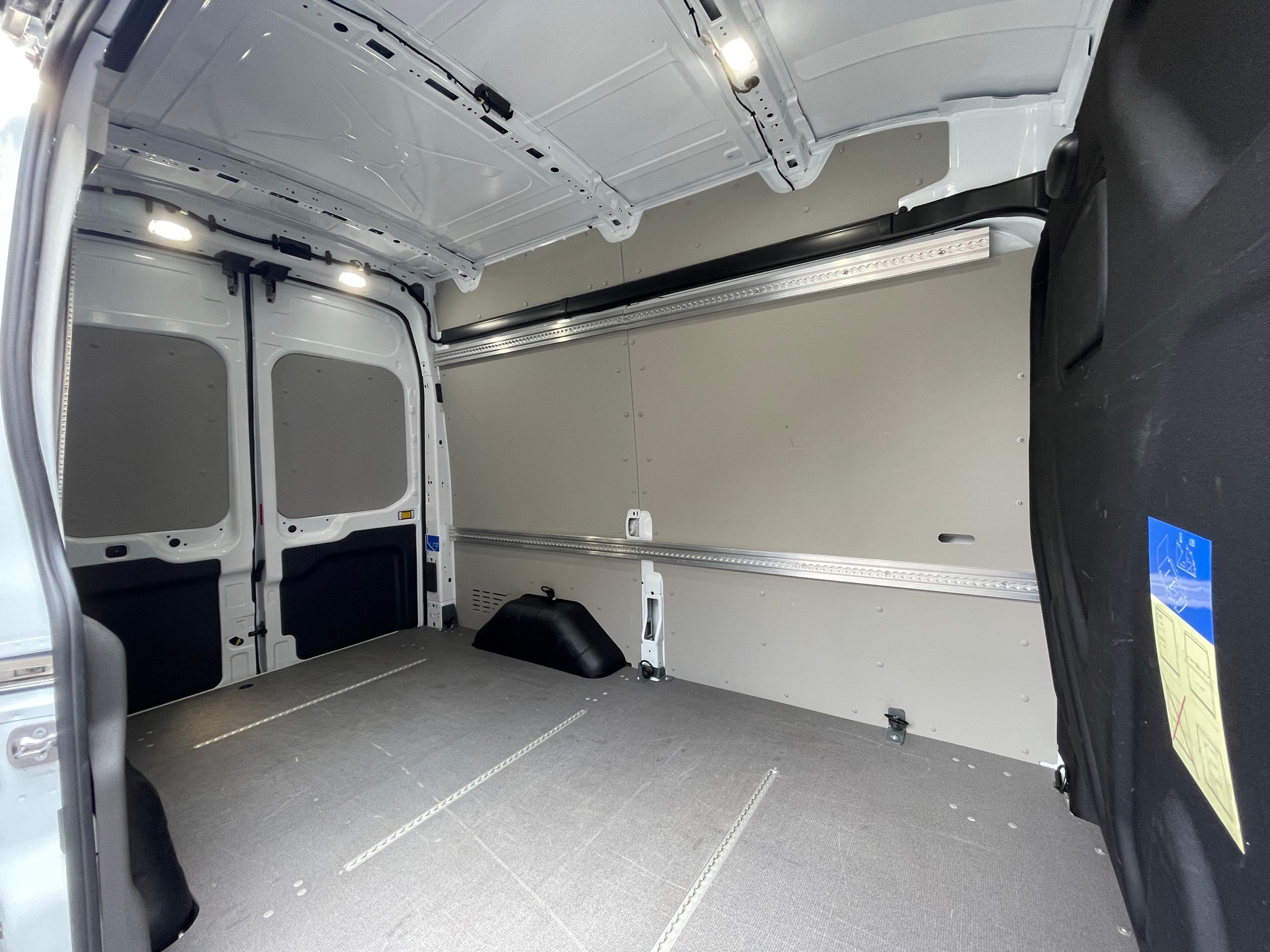 FORD E-Transit Van 350 L2 H3 Trend RWD 68kWh-image-20