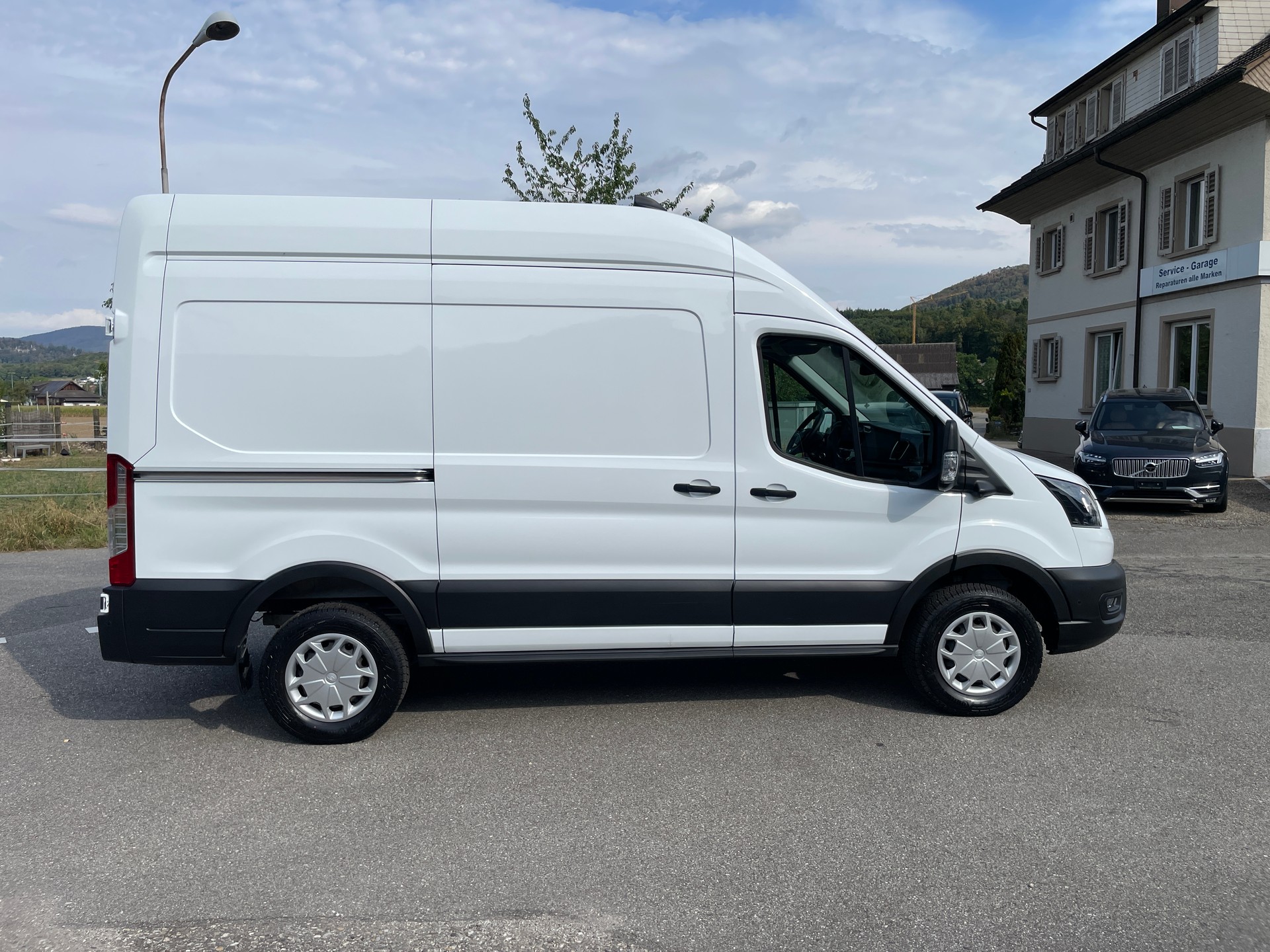 FORD E-Transit Van 350 L2 H3 Trend RWD 68kWh-image-5