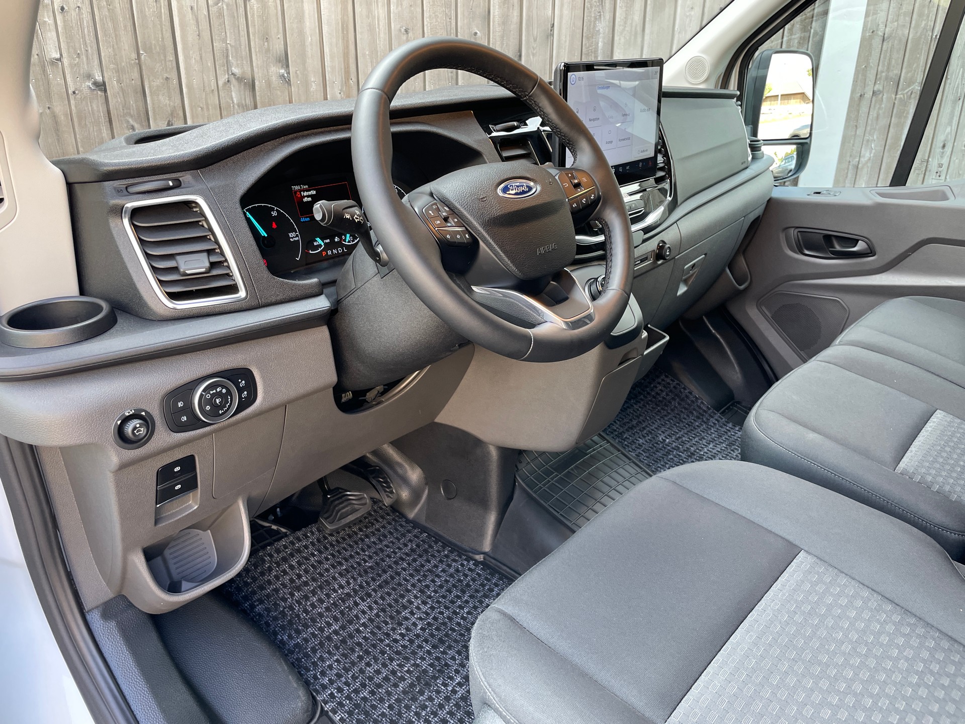 FORD E-Transit Van 350 L2 H3 Trend RWD 68kWh-image-10