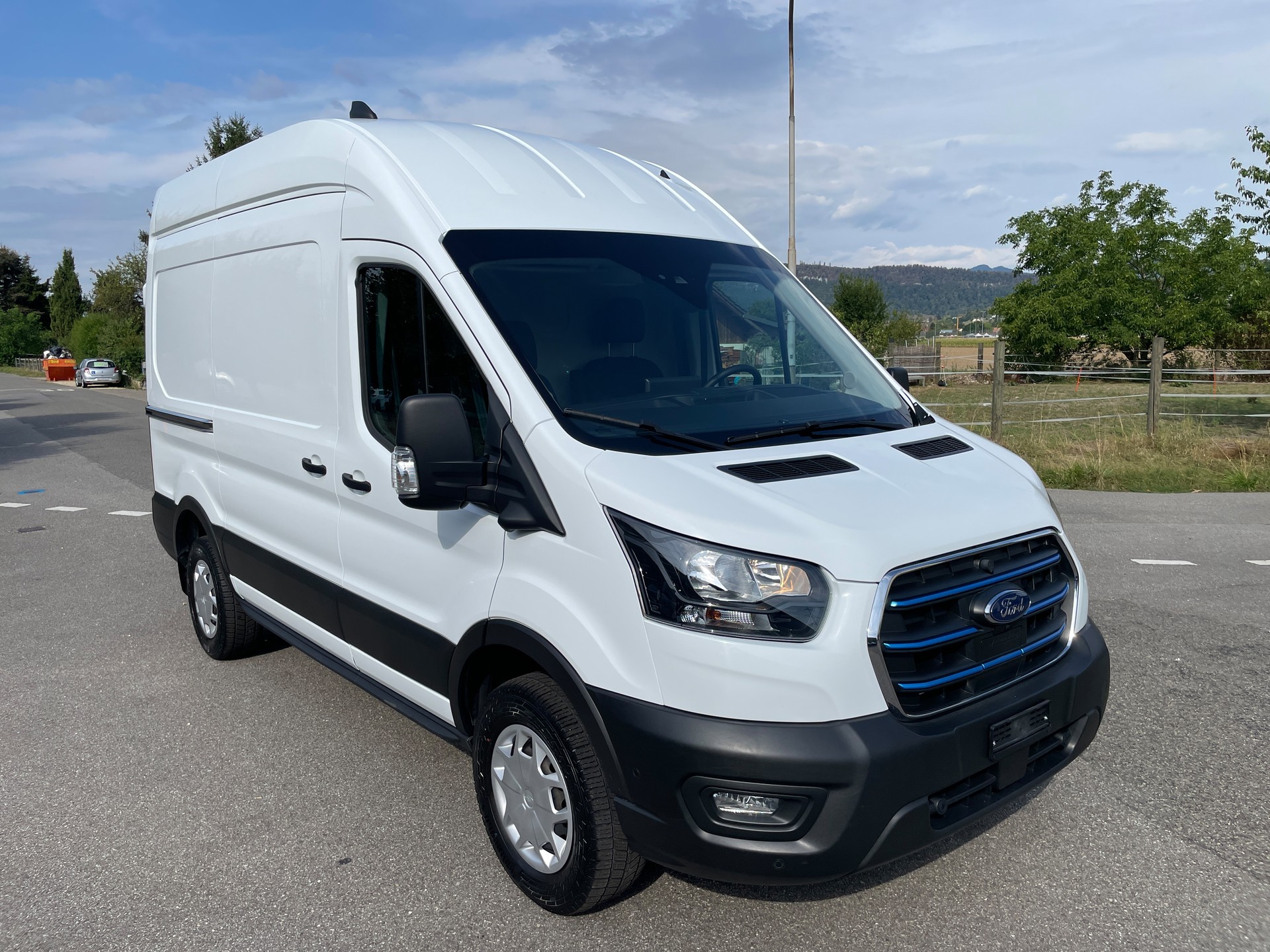 FORD E-Transit Van 350 L2 H3 Trend RWD 68kWh-image-6
