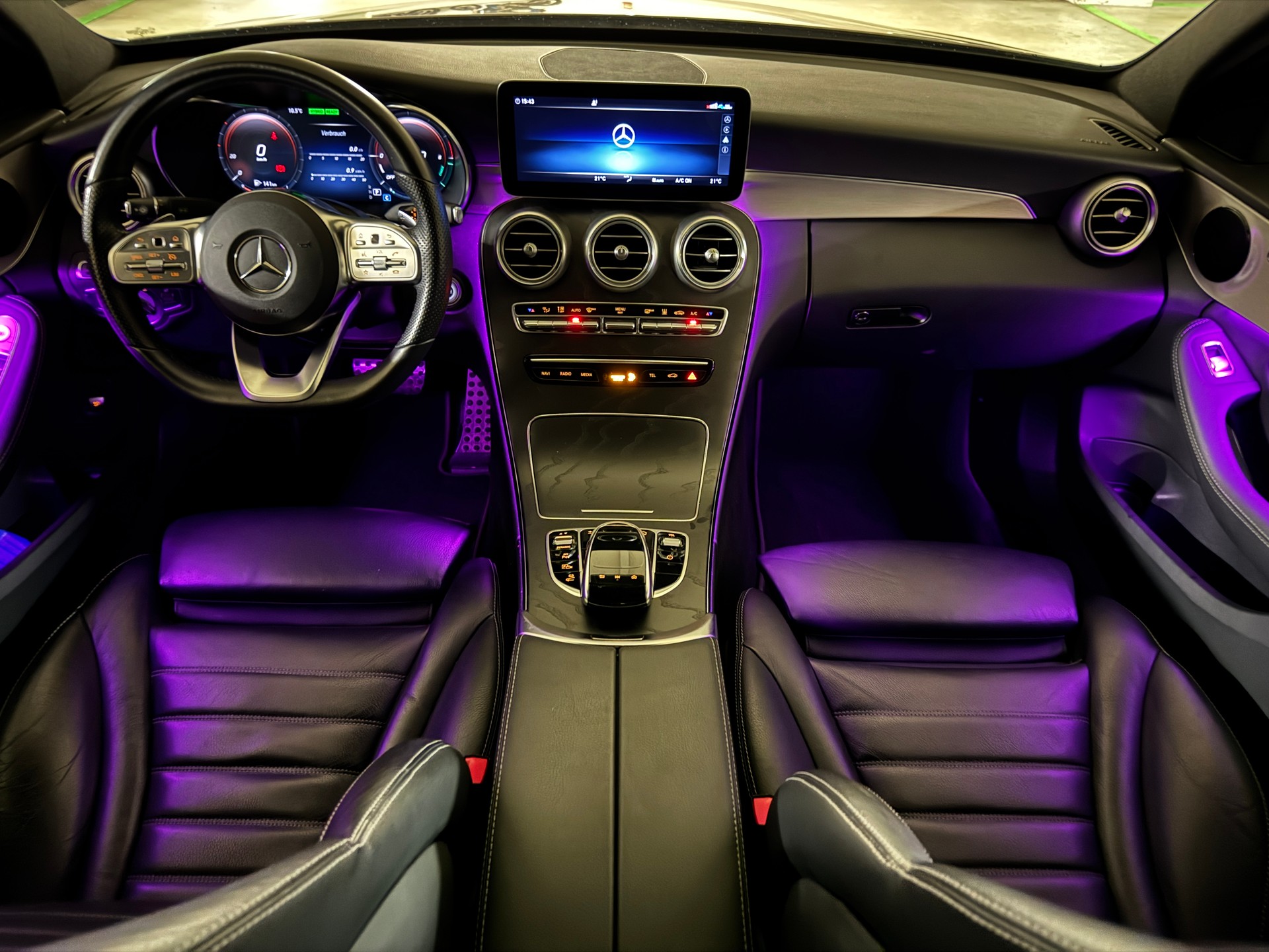 MERCEDES-BENZ C 300 de AMG Line-image-3