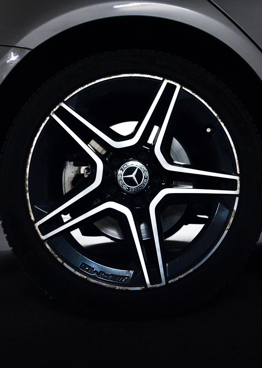MERCEDES-BENZ C 300 de AMG Line-image-5