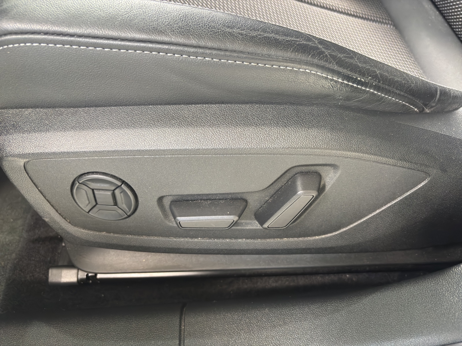 AUDI A3 Sportback 40 TFSI e S line Attraction S-tronic-image-14