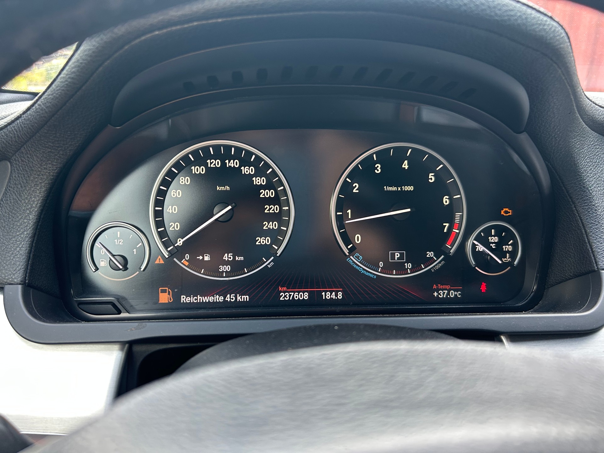 BMW 750i-image-7