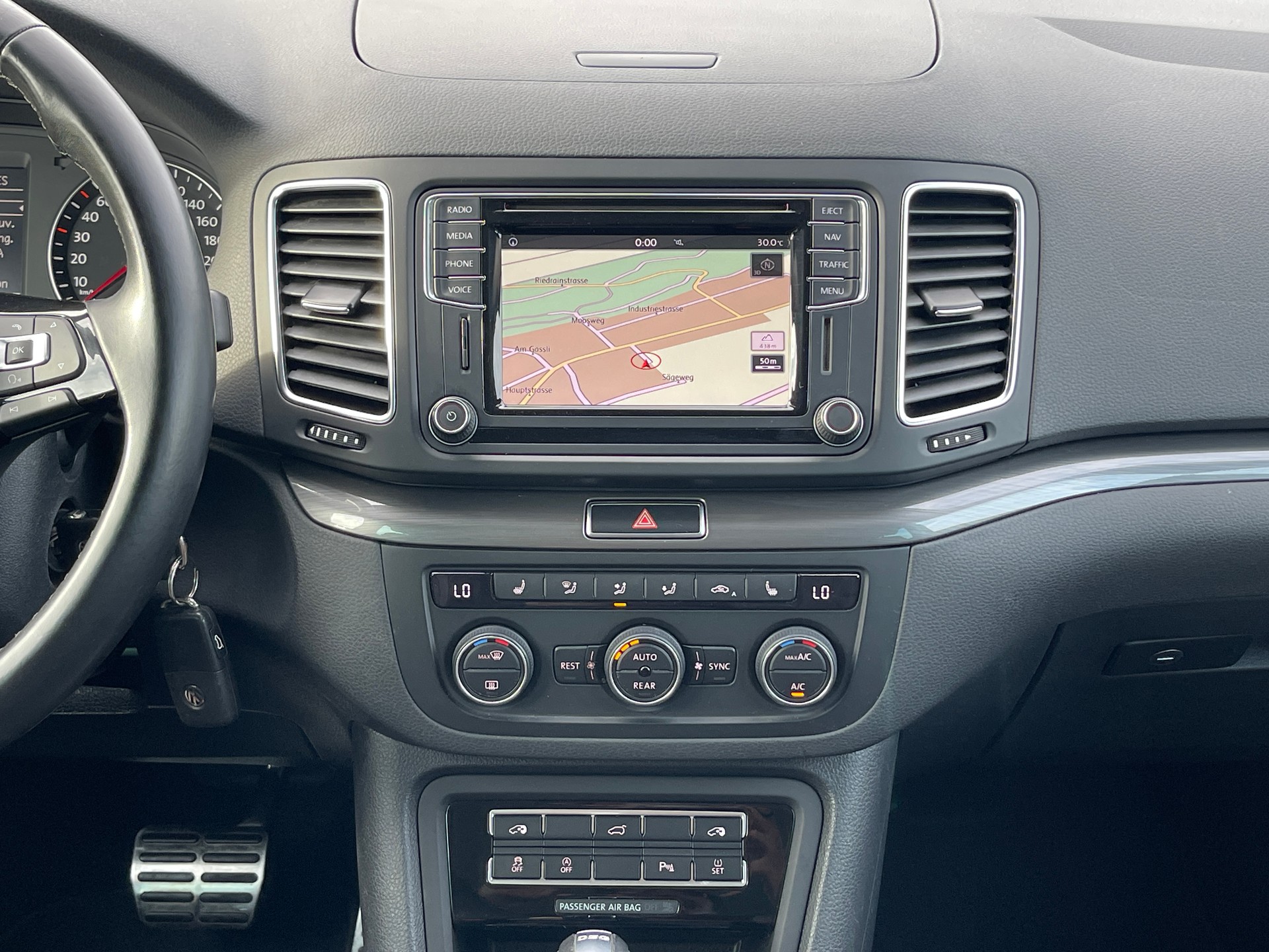 VW Sharan 2.0 TDI BMT Allstar 4Motion DSG-image-9