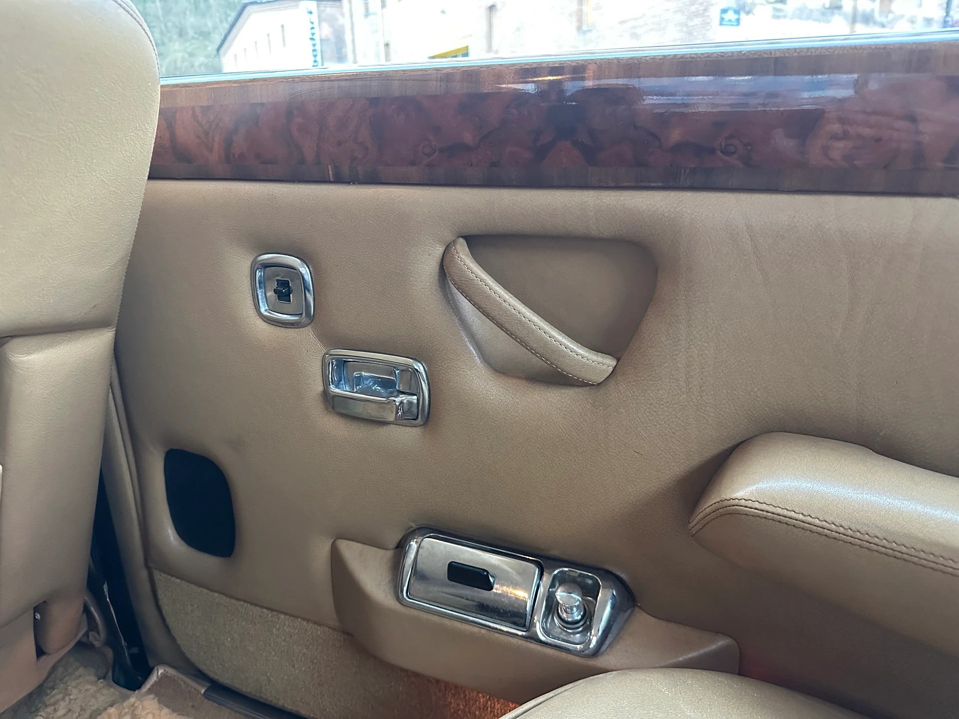 ROLLS-ROYCE Silver Wraith-image-21