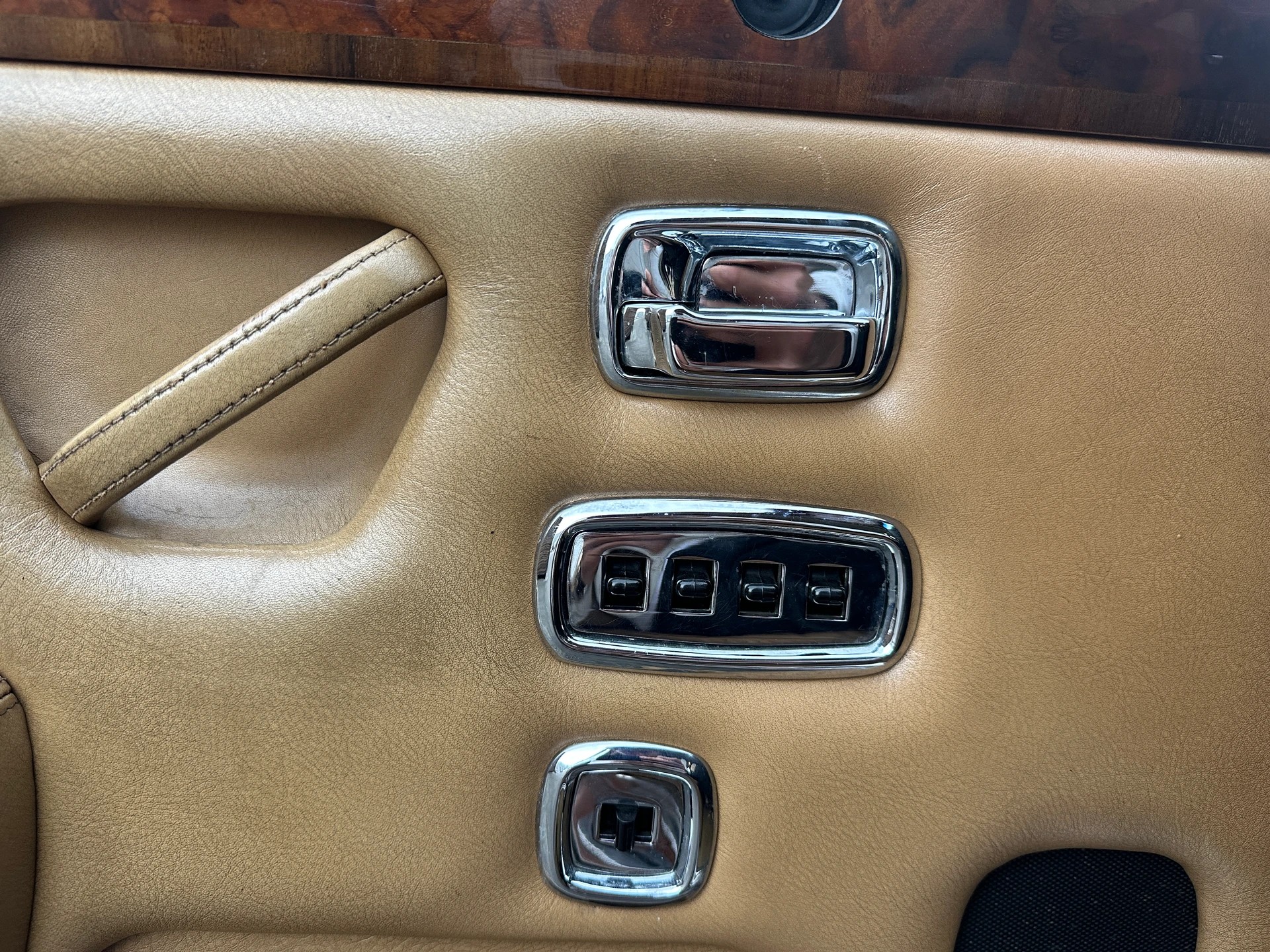ROLLS-ROYCE Silver Wraith-image-16