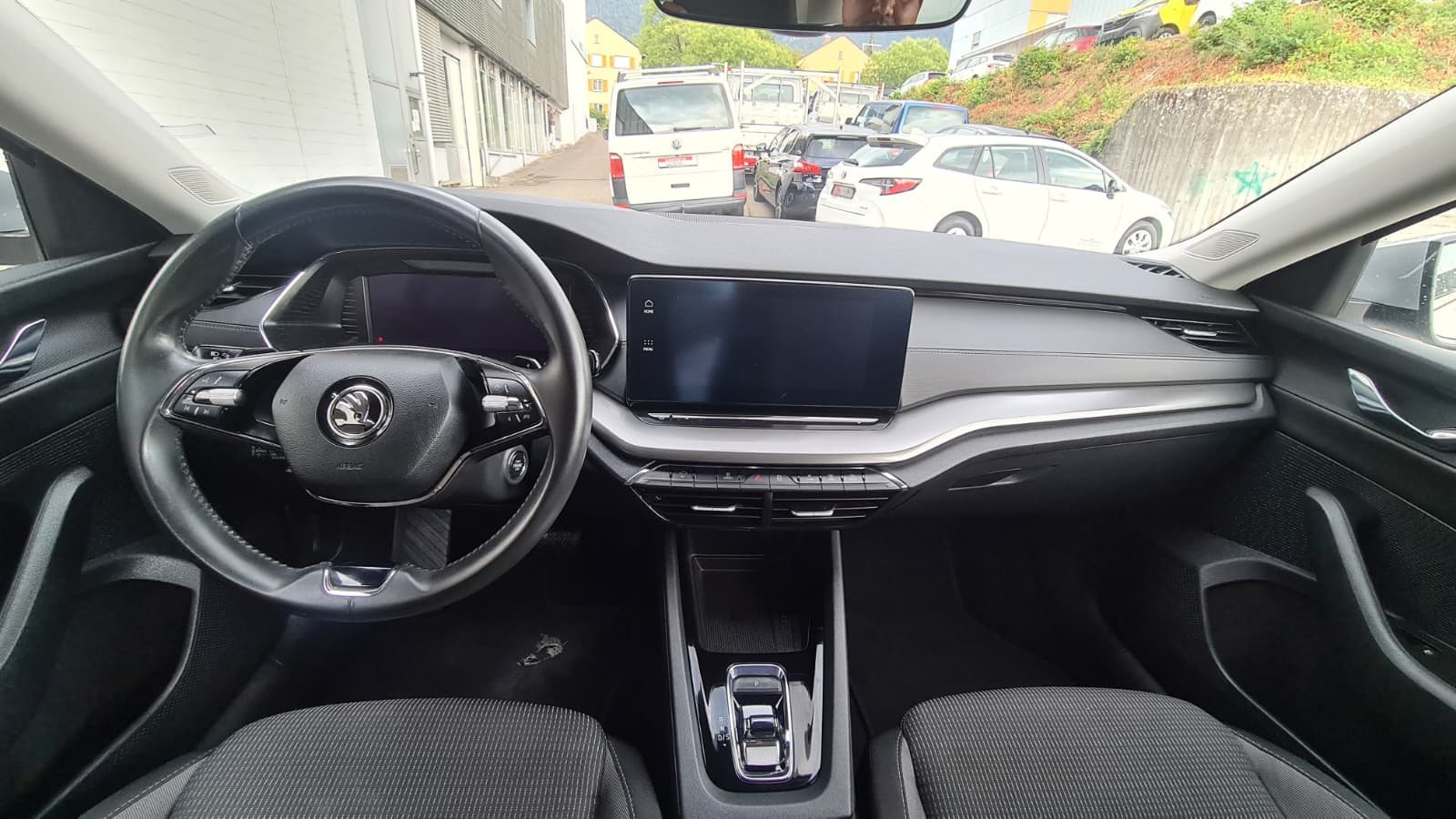 SKODA Octavia Combi 2.0 TDI DSG Ambition ** Gr-Navi ** RF-Kamera ** Sitzheizung ** Abstandsregelsysteme ** Frisch Ab MFK & Service **-image-16