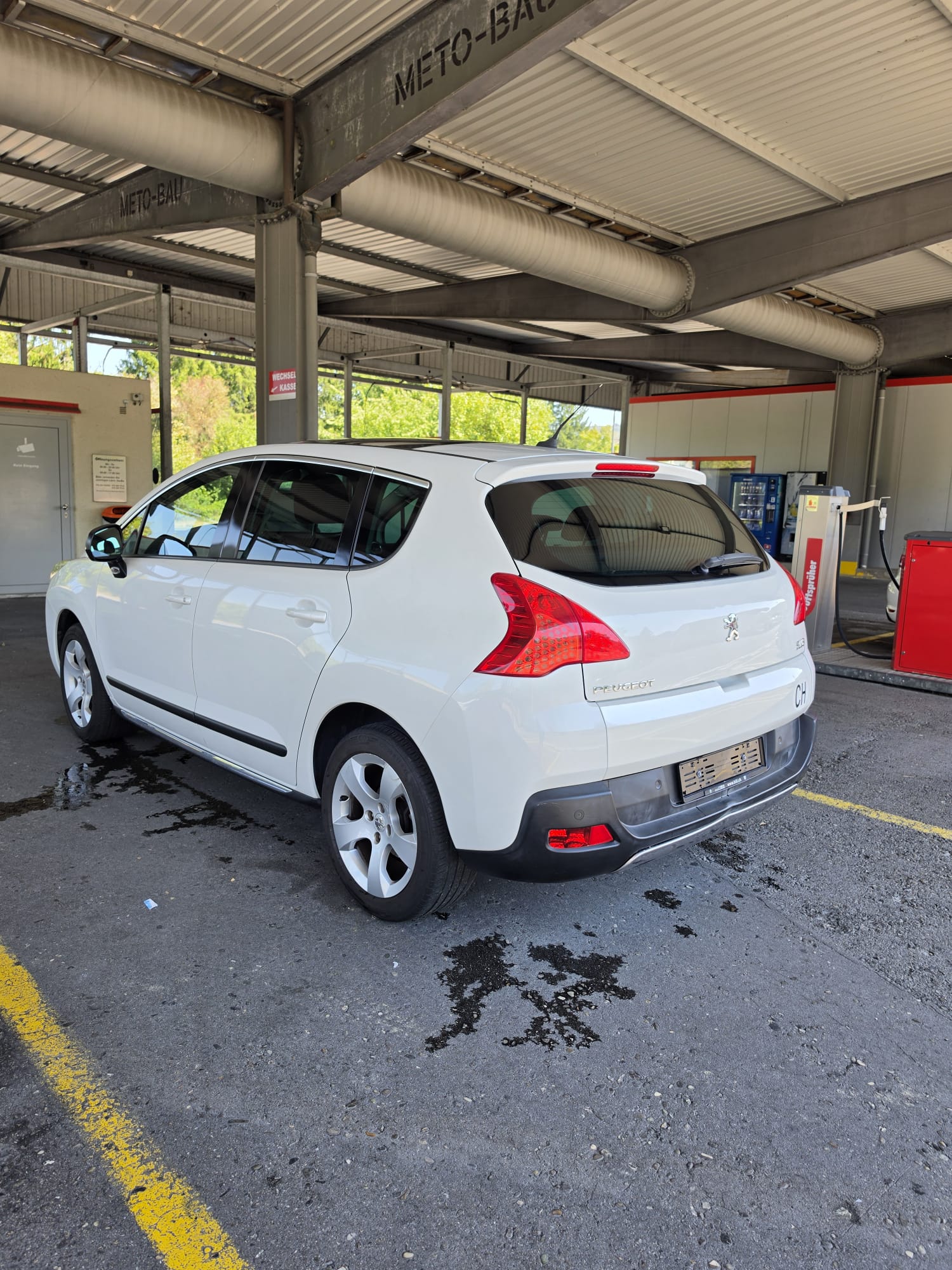 PEUGEOT 3008 1.6 16V T Allure-image-4