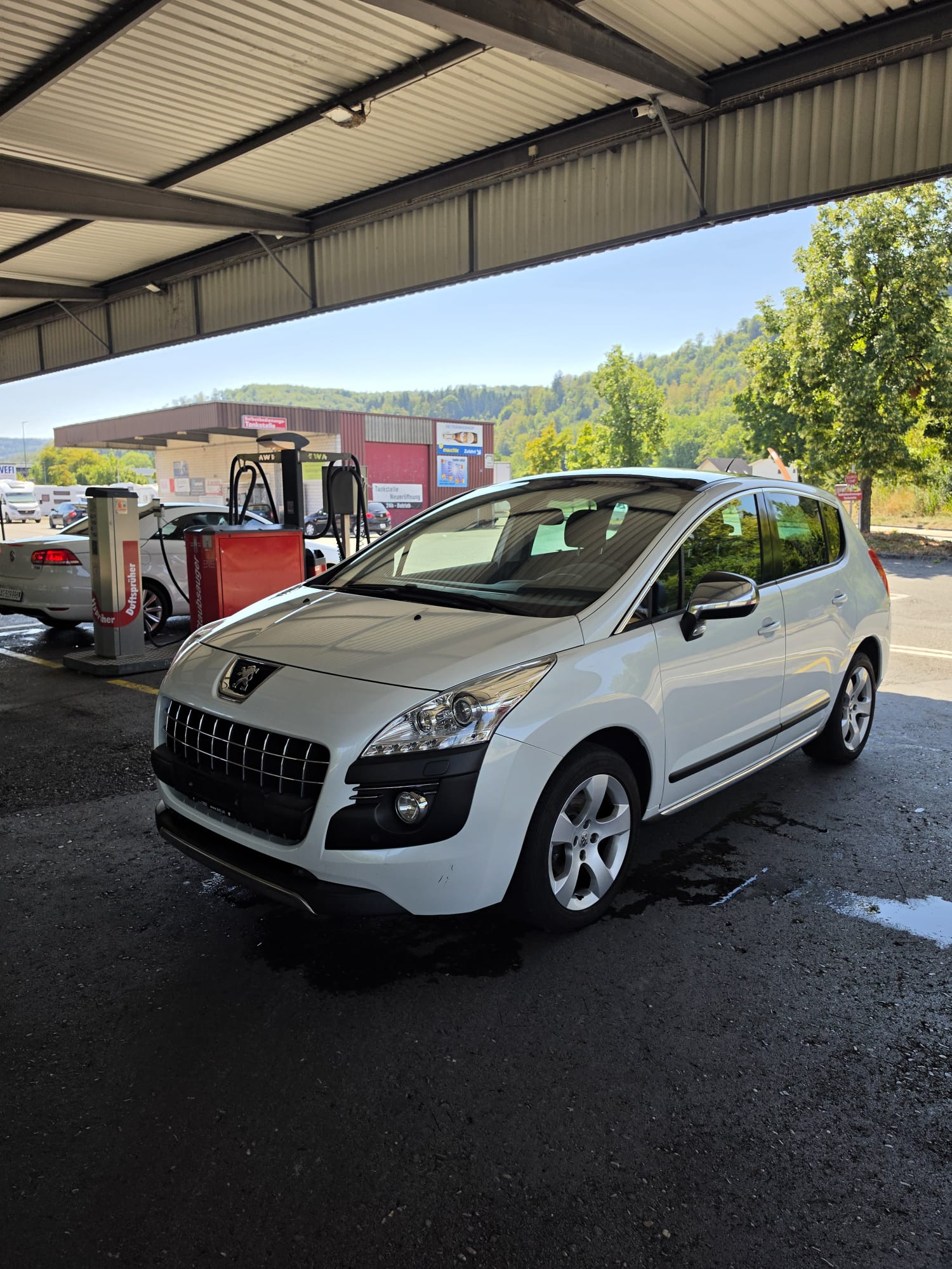 PEUGEOT 3008 1.6 16V T Allure-image-2