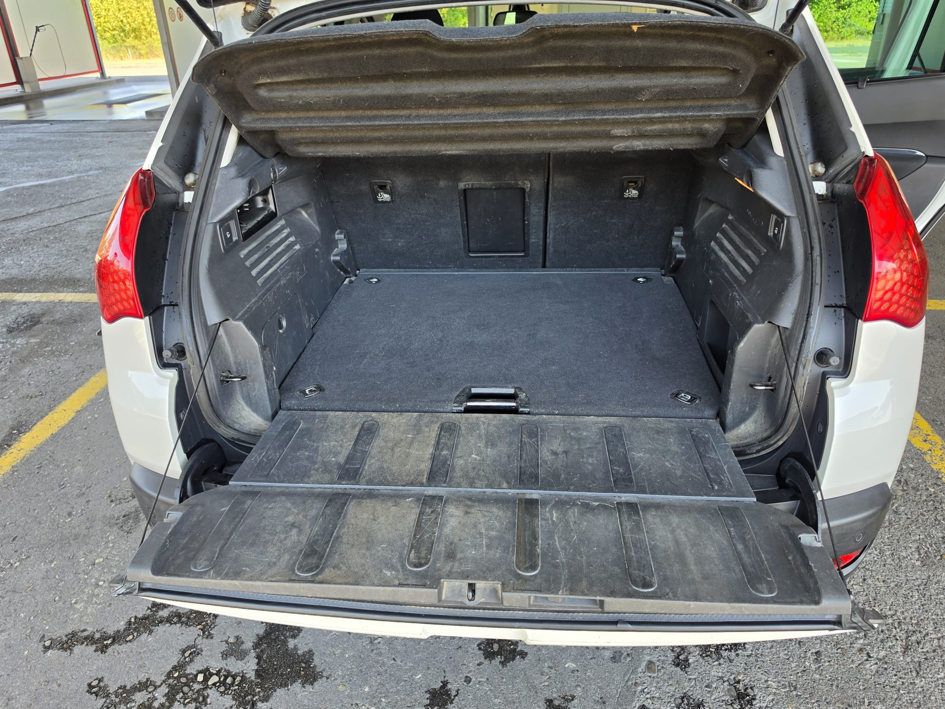 PEUGEOT 3008 1.6 16V T Allure-image-9