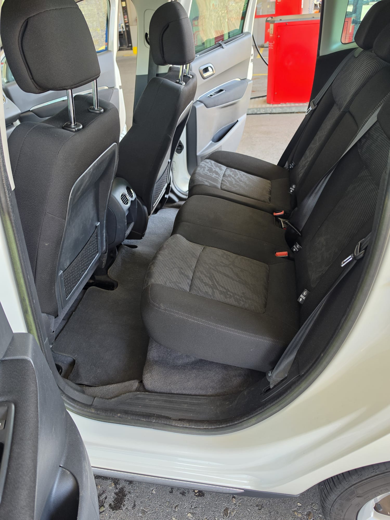 PEUGEOT 3008 1.6 16V T Allure-image-8