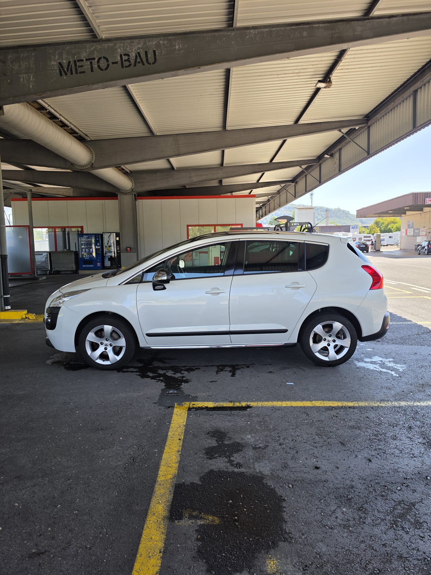 PEUGEOT 3008 1.6 16V T Allure-image-3