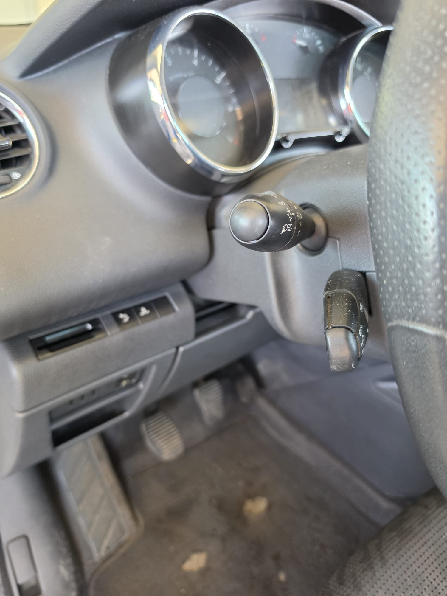 PEUGEOT 3008 1.6 16V T Allure-image-13