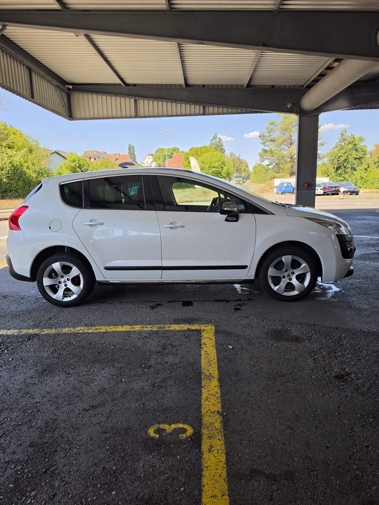 PEUGEOT 3008 1.6 16V T Allure-image-6