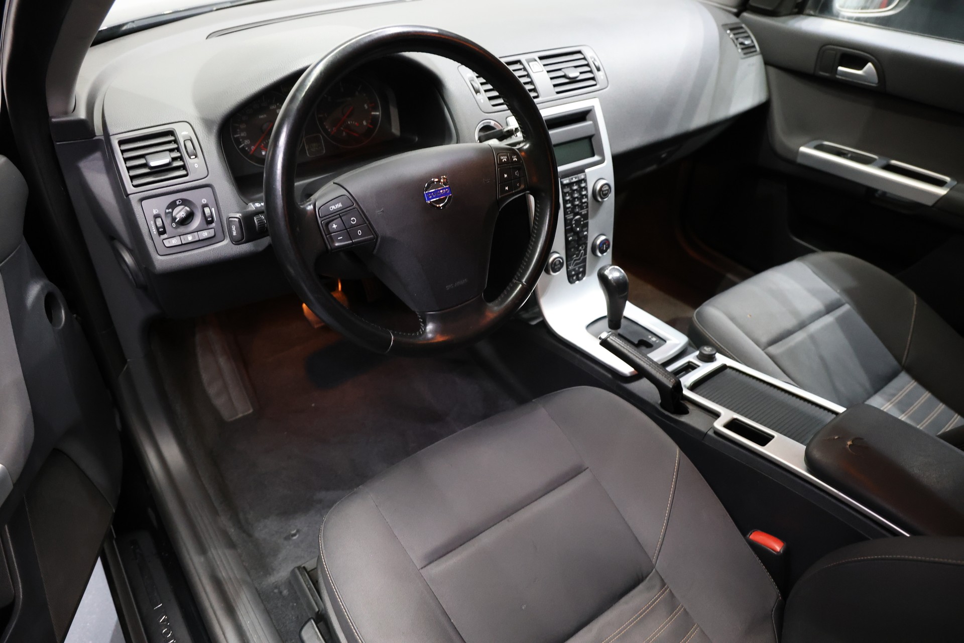 VOLVO V50 D3 Summum Geartronic-image-17