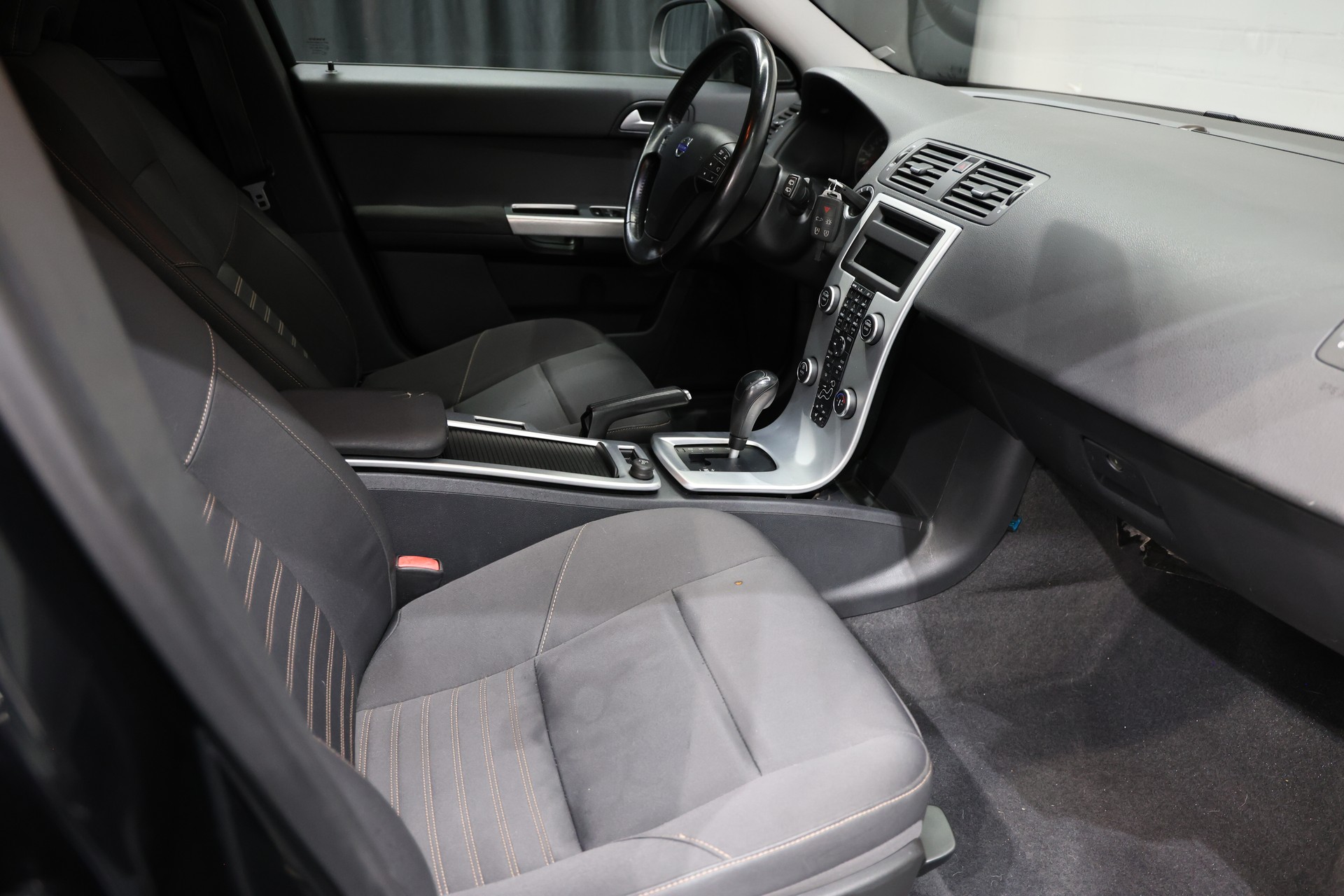 VOLVO V50 D3 Summum Geartronic-image-12