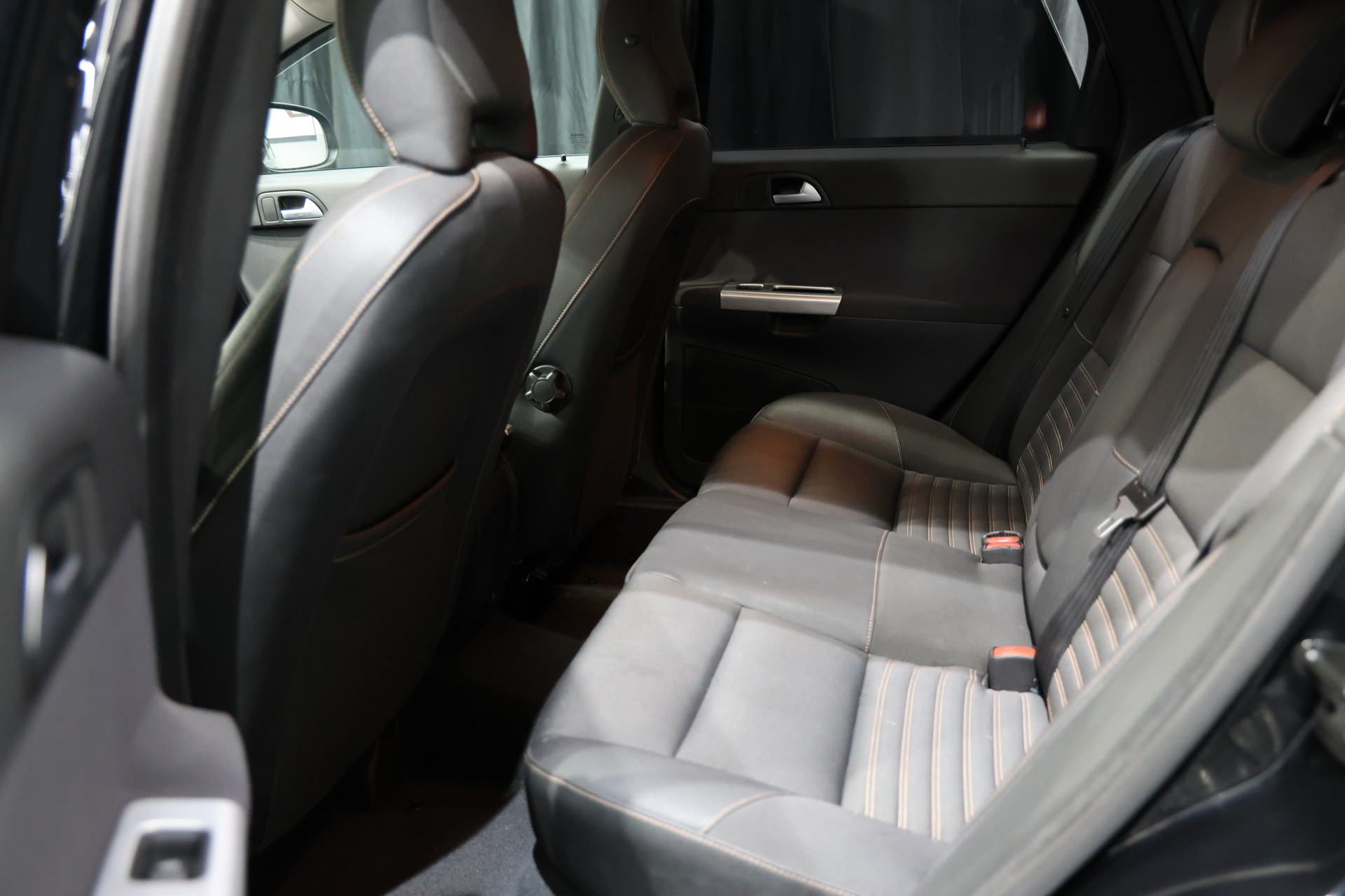 VOLVO V50 D3 Summum Geartronic-image-5