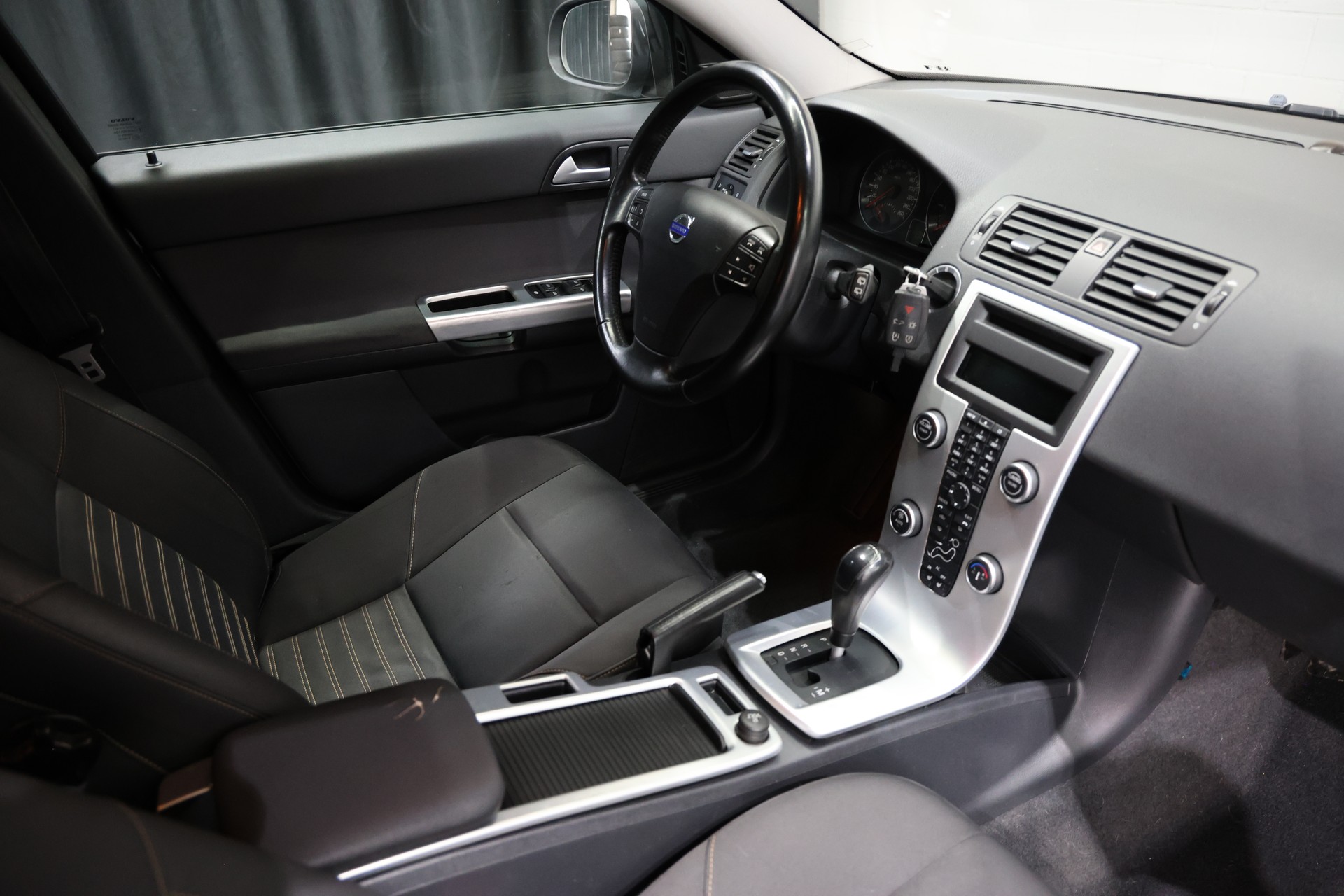 VOLVO V50 D3 Summum Geartronic-image-13
