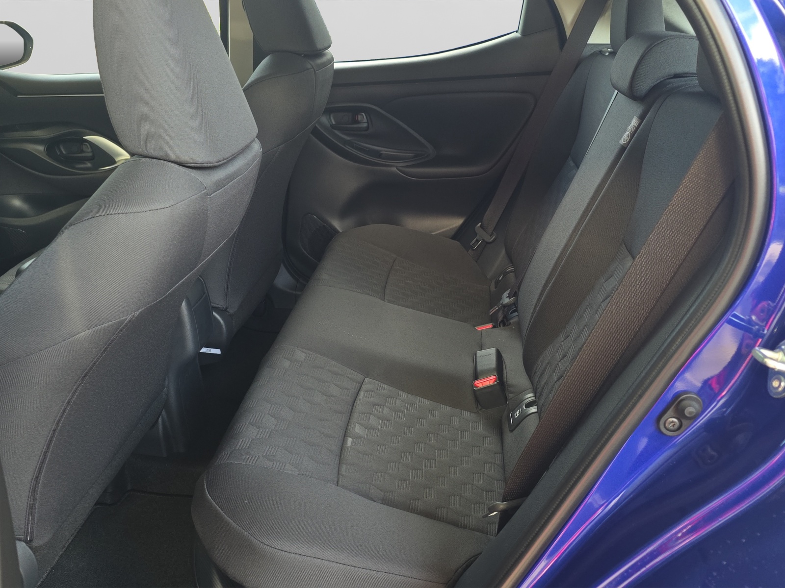 TOYOTA Yaris 1.5 VVT-i HSD Comfort-image-12