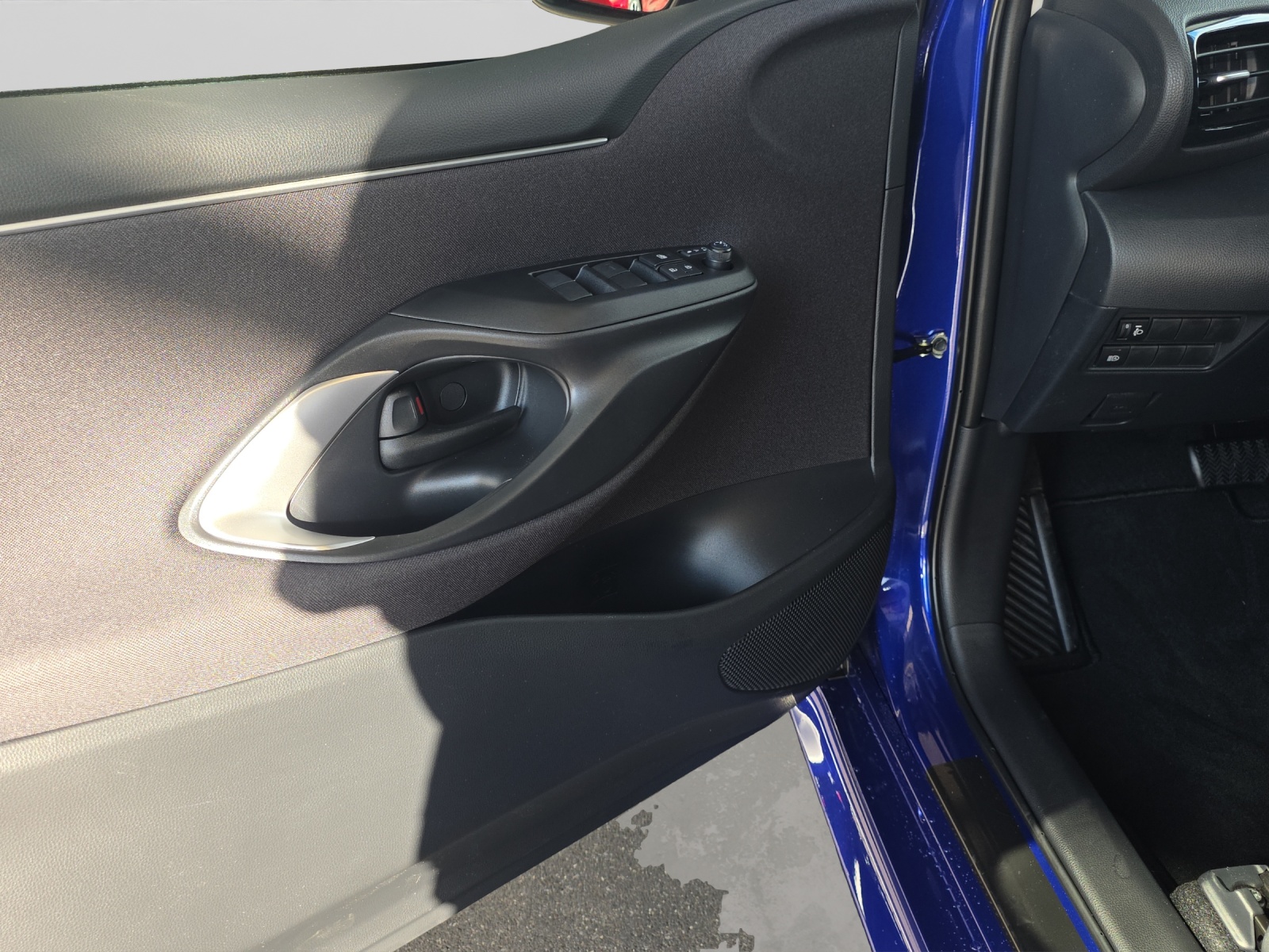 TOYOTA Yaris 1.5 VVT-i HSD Comfort-image-11