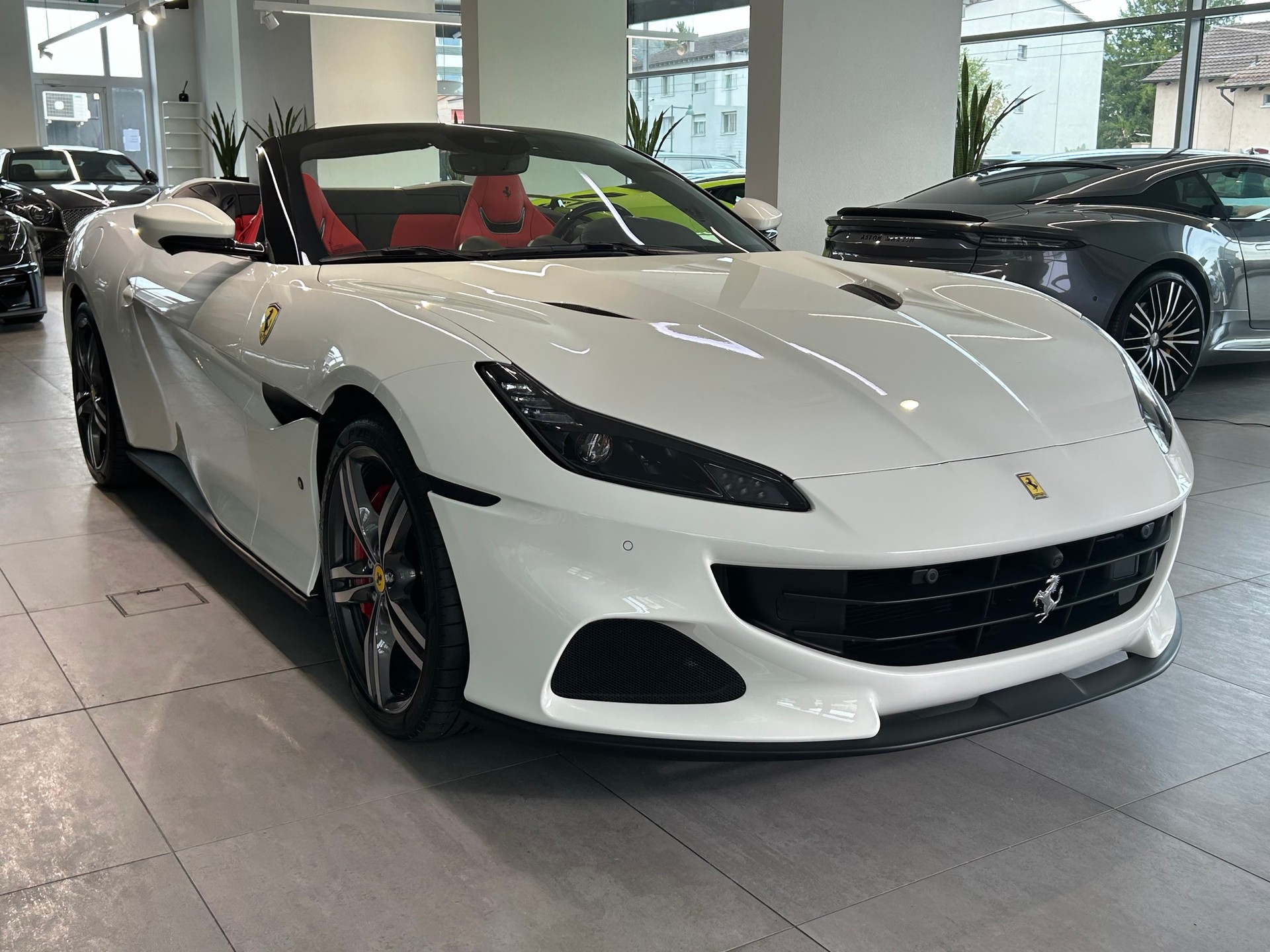 FERRARI Portofino M-image-1