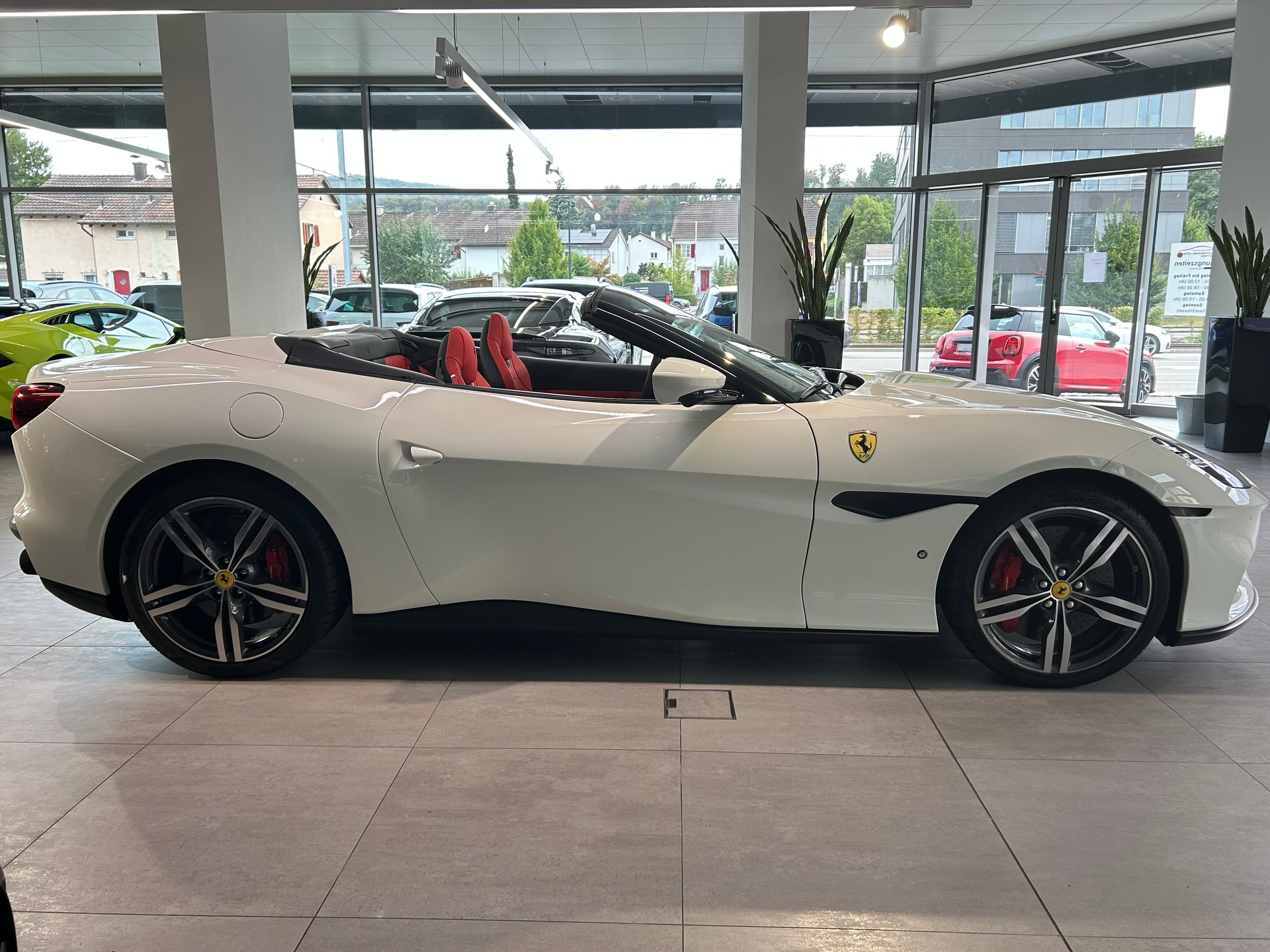 FERRARI Portofino M-image-6