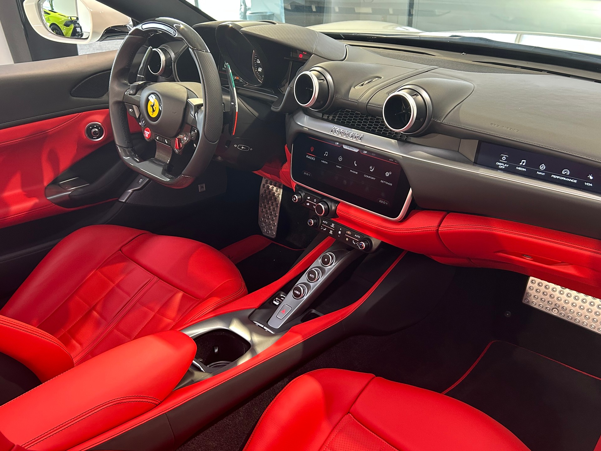 FERRARI Portofino M-image-15