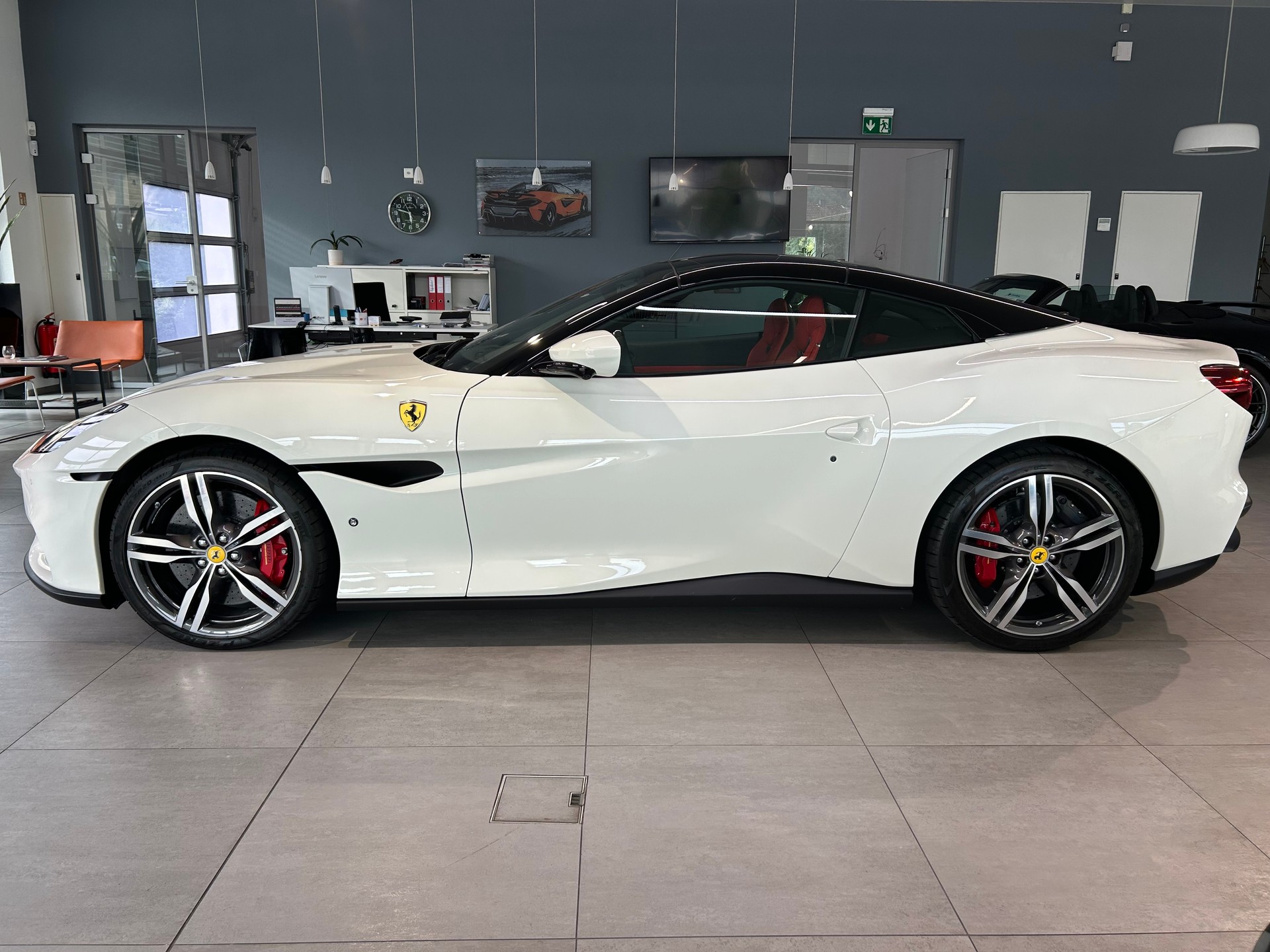 FERRARI Portofino M-image-3