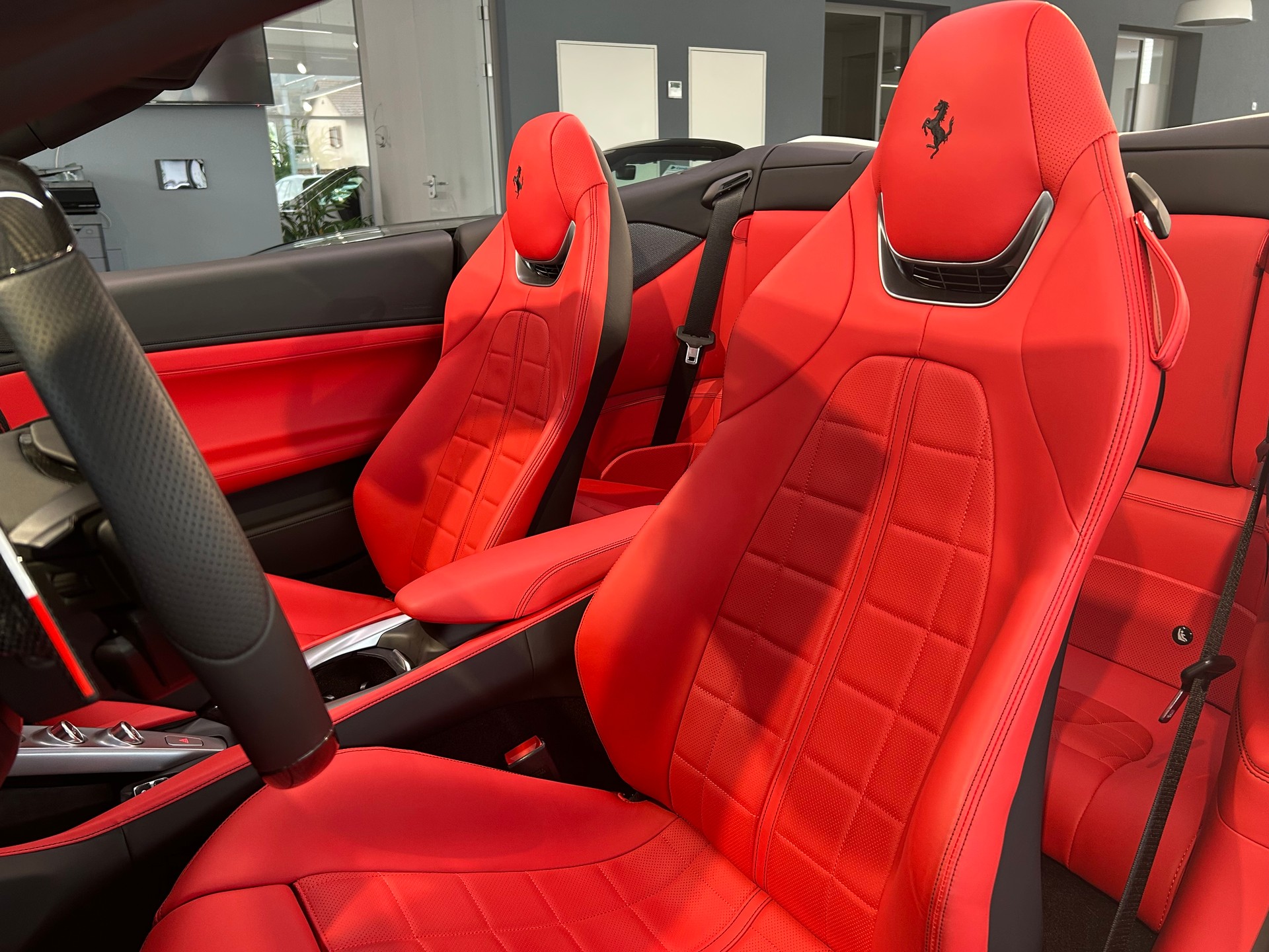 FERRARI Portofino M-image-12