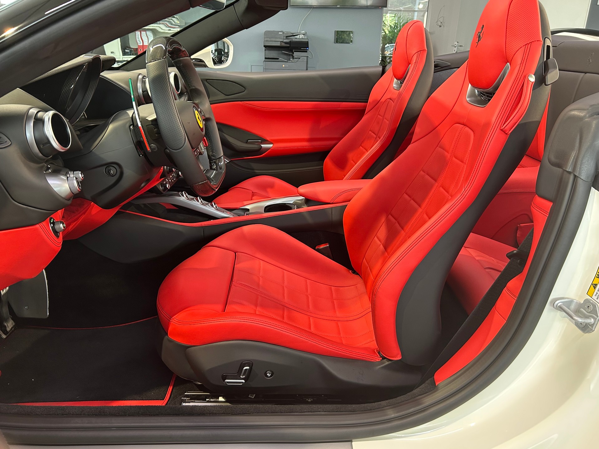 FERRARI Portofino M-image-11