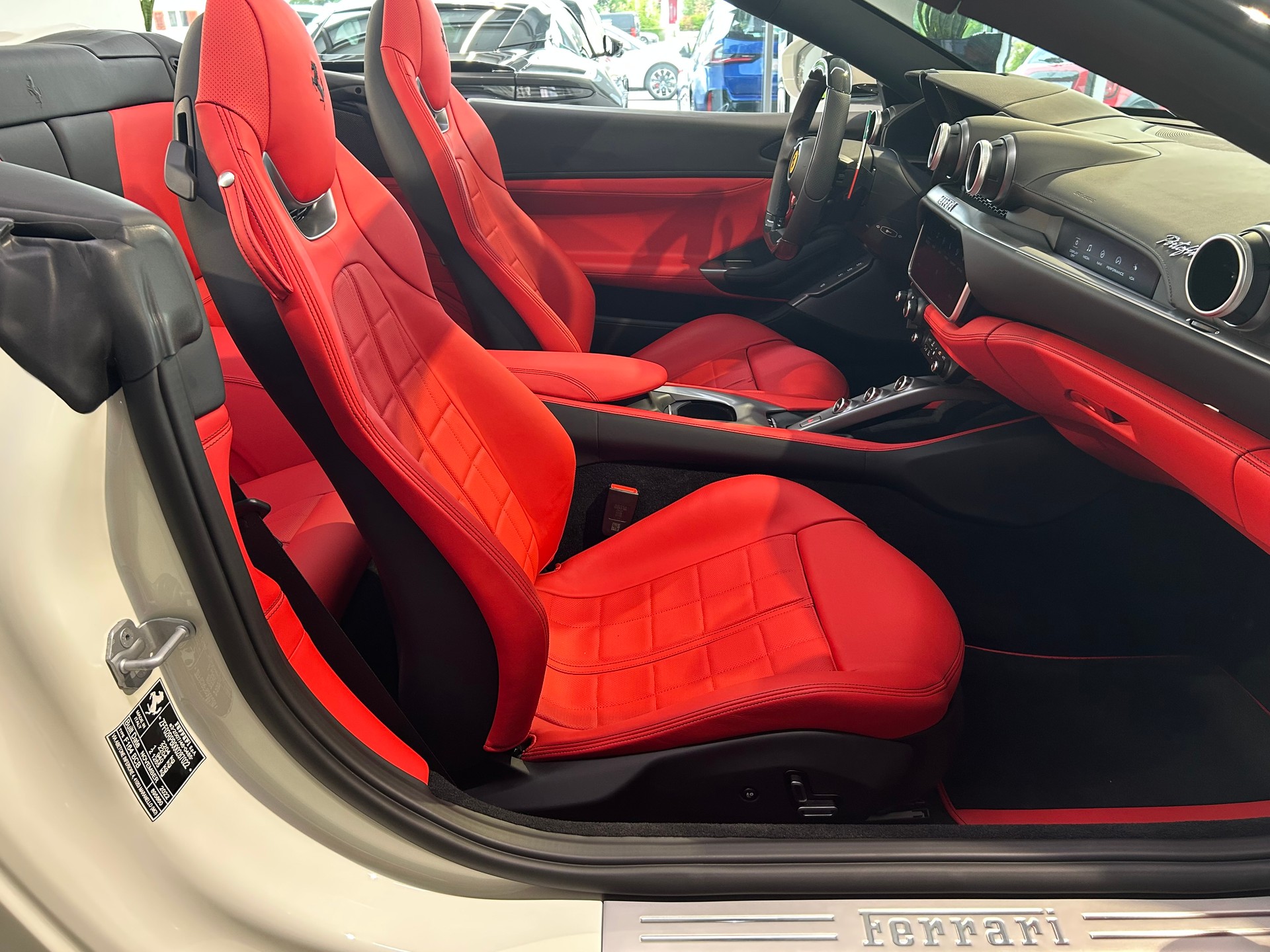 FERRARI Portofino M-image-14