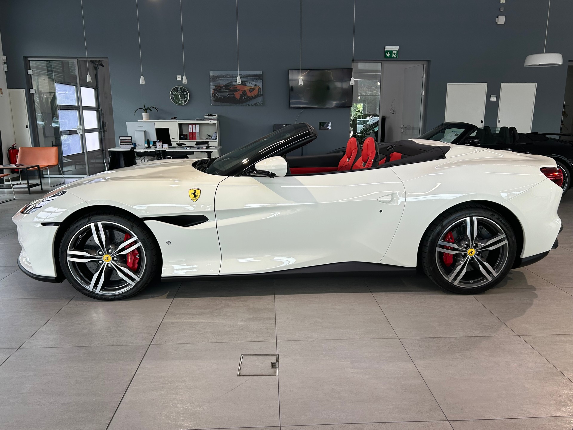 FERRARI Portofino M-image-4