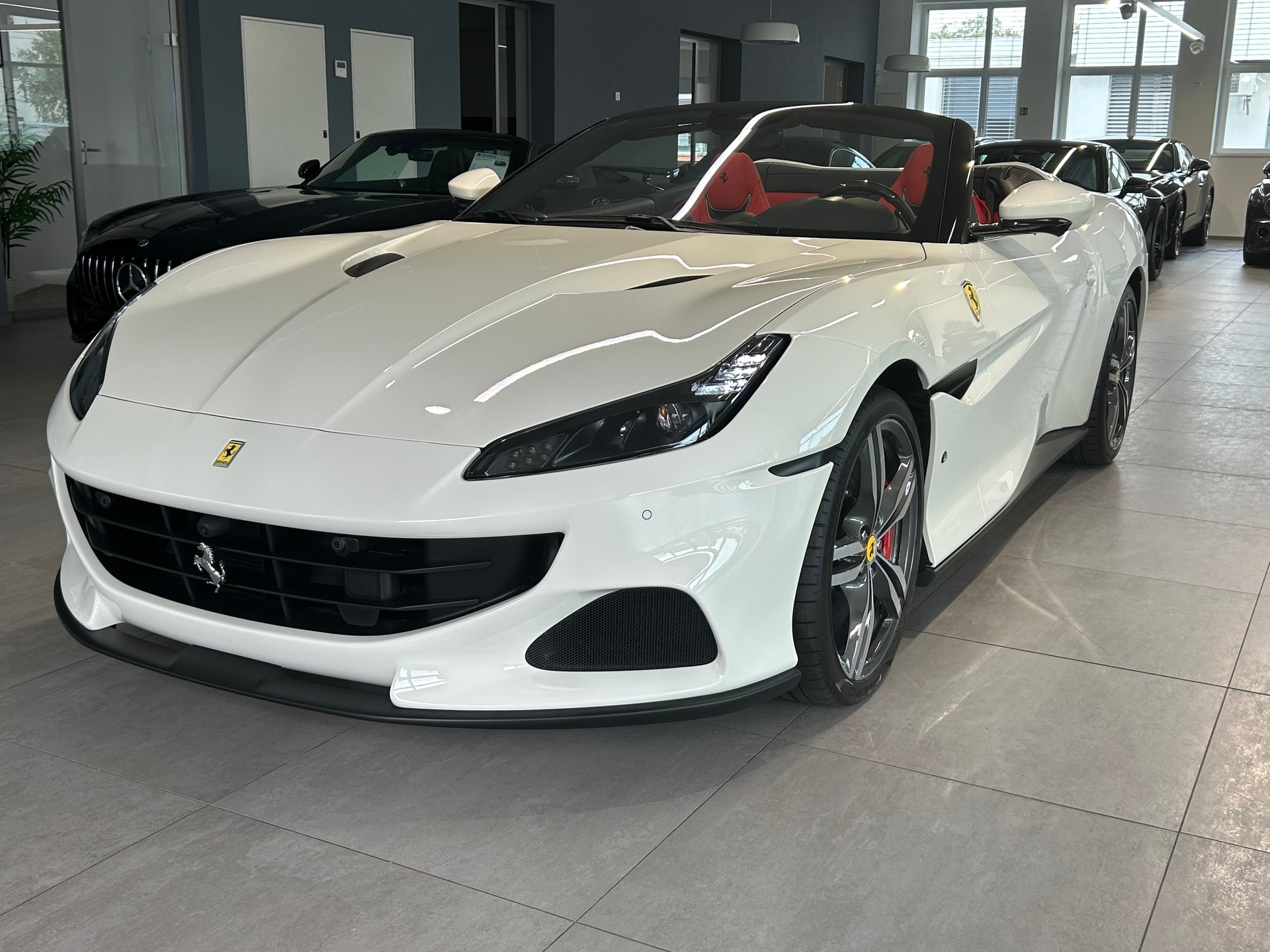 FERRARI Portofino M-image-0