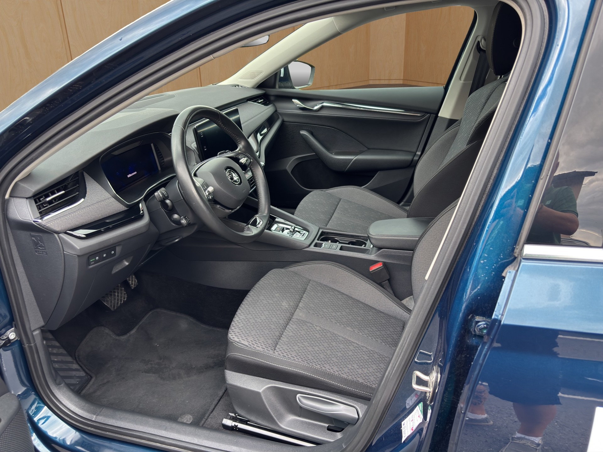 SKODA Octavia Combi 2.0 TDI DSG Style-image-6