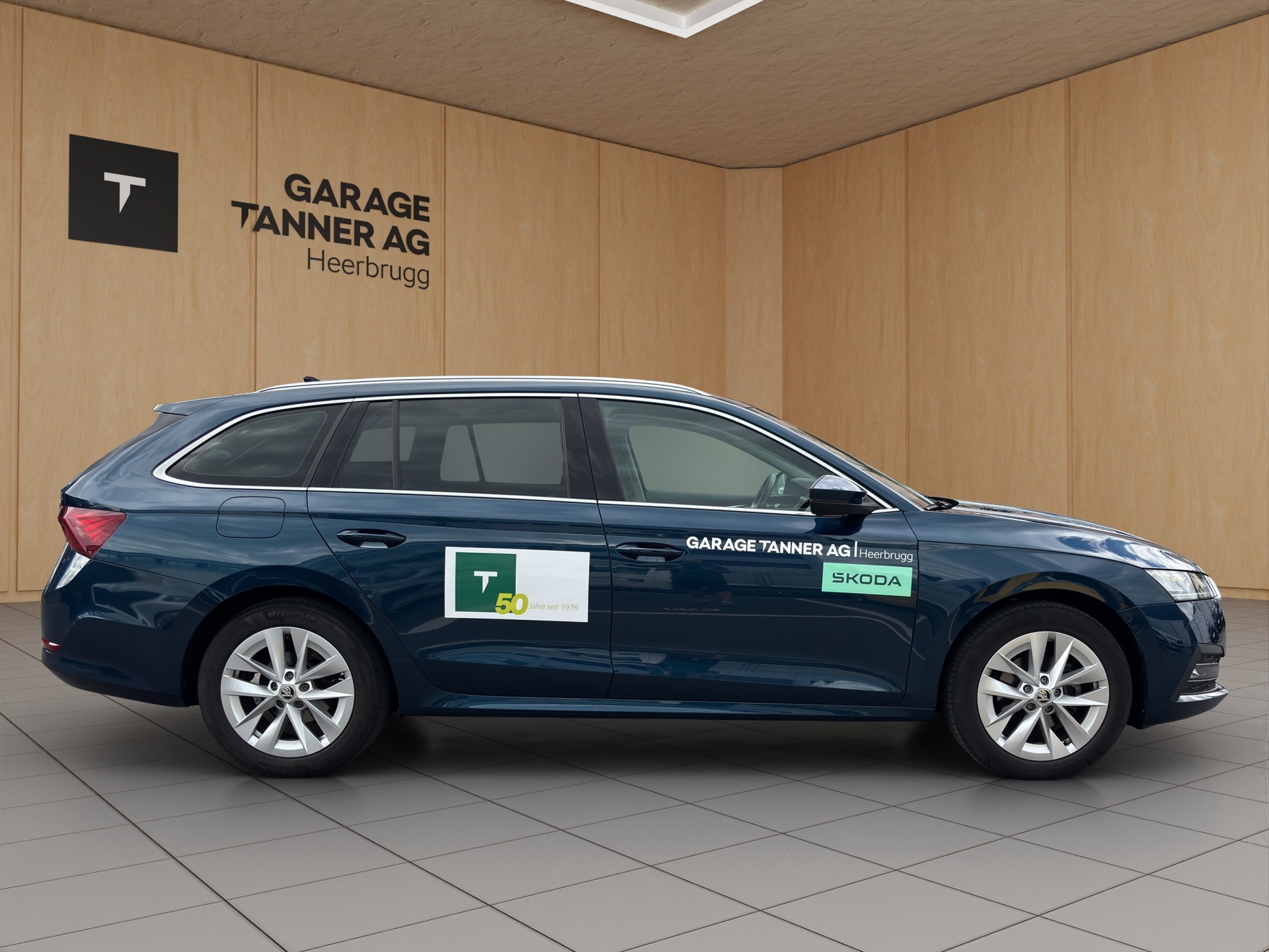 SKODA Octavia Combi 2.0 TDI DSG Style-showroom-element-3