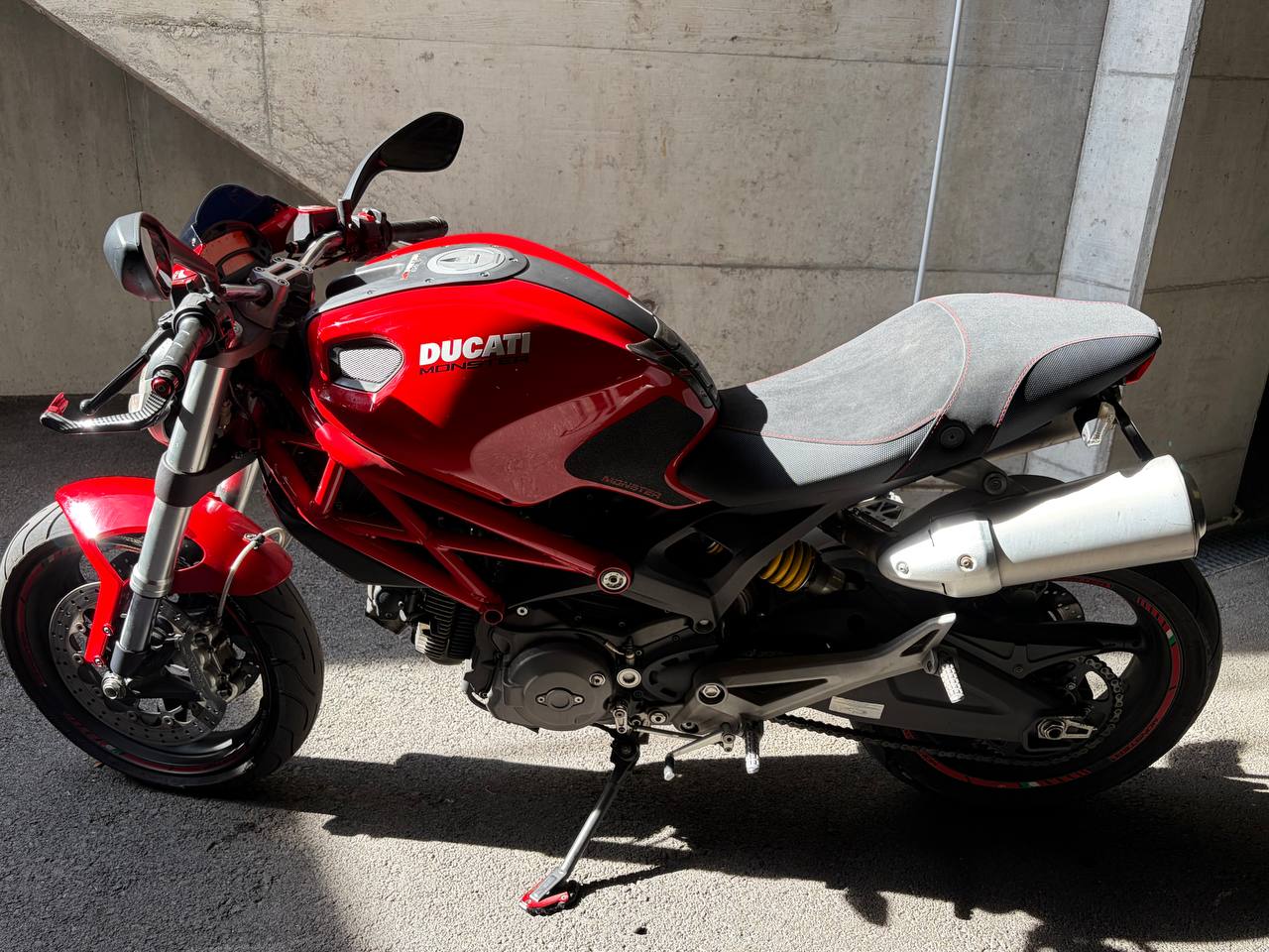 DUCATI Monster 696M plus