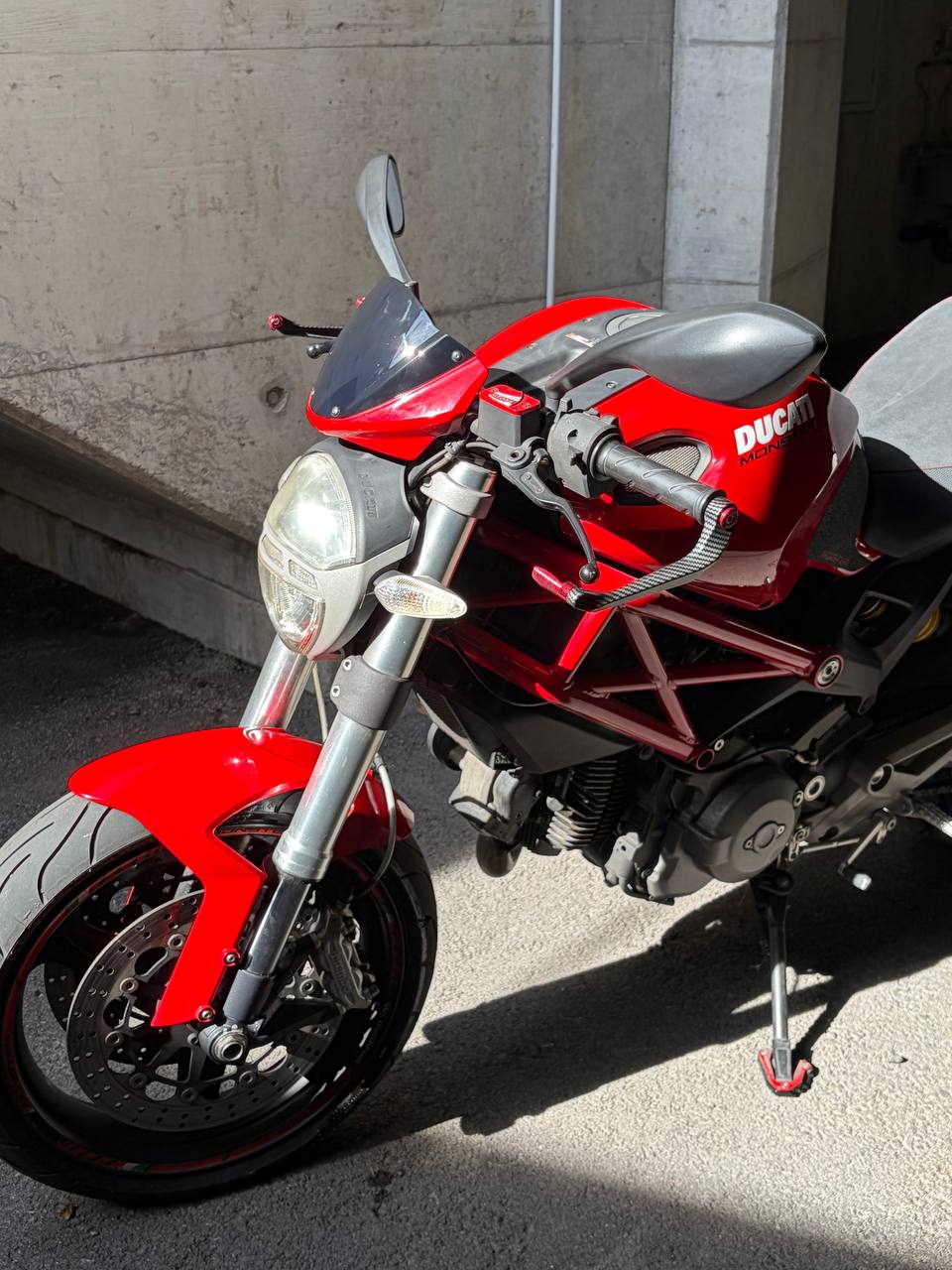 DUCATI Monster 696M plus-image-2