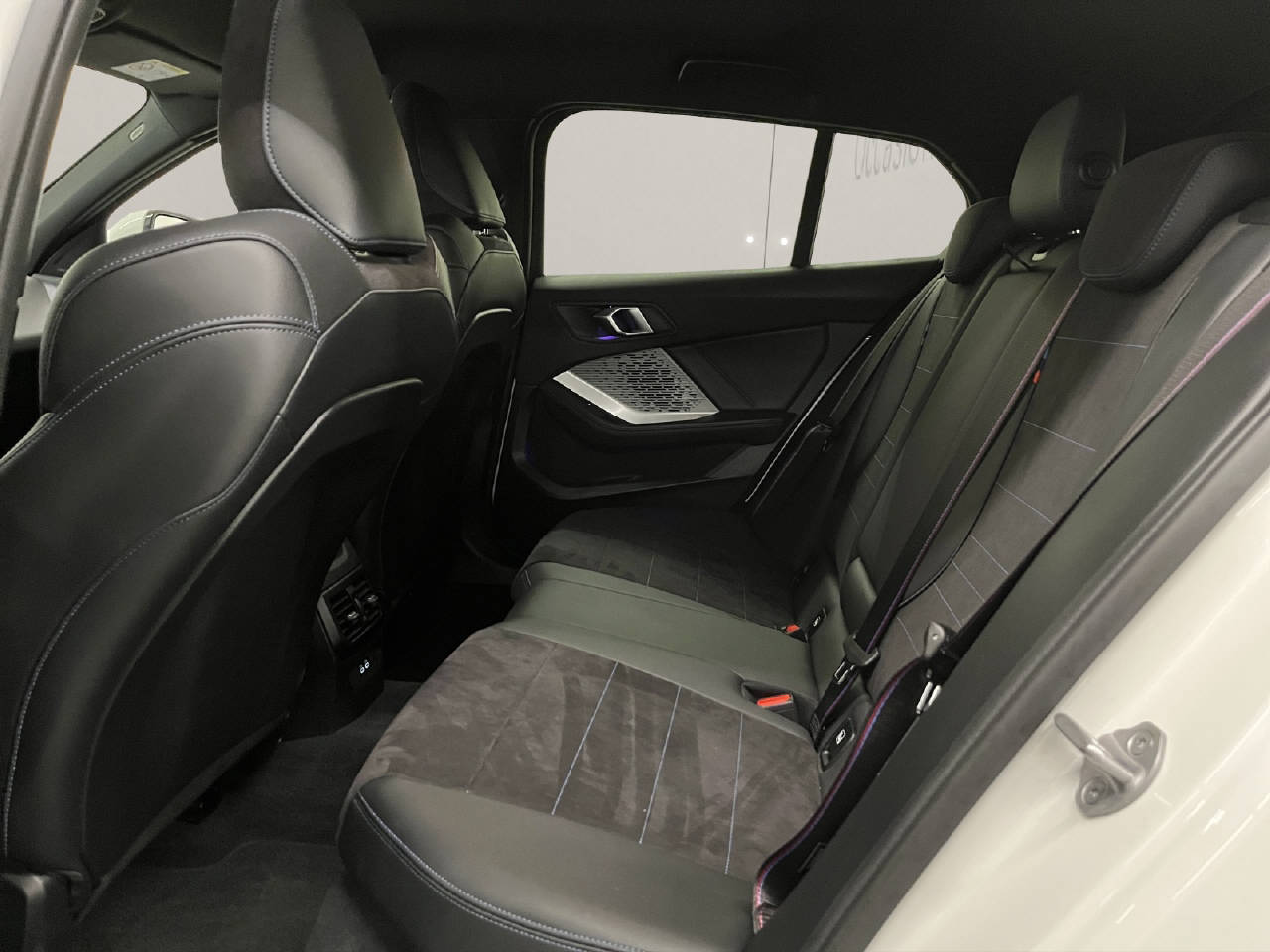 BMW 1er Reihe F70 120d-image-10