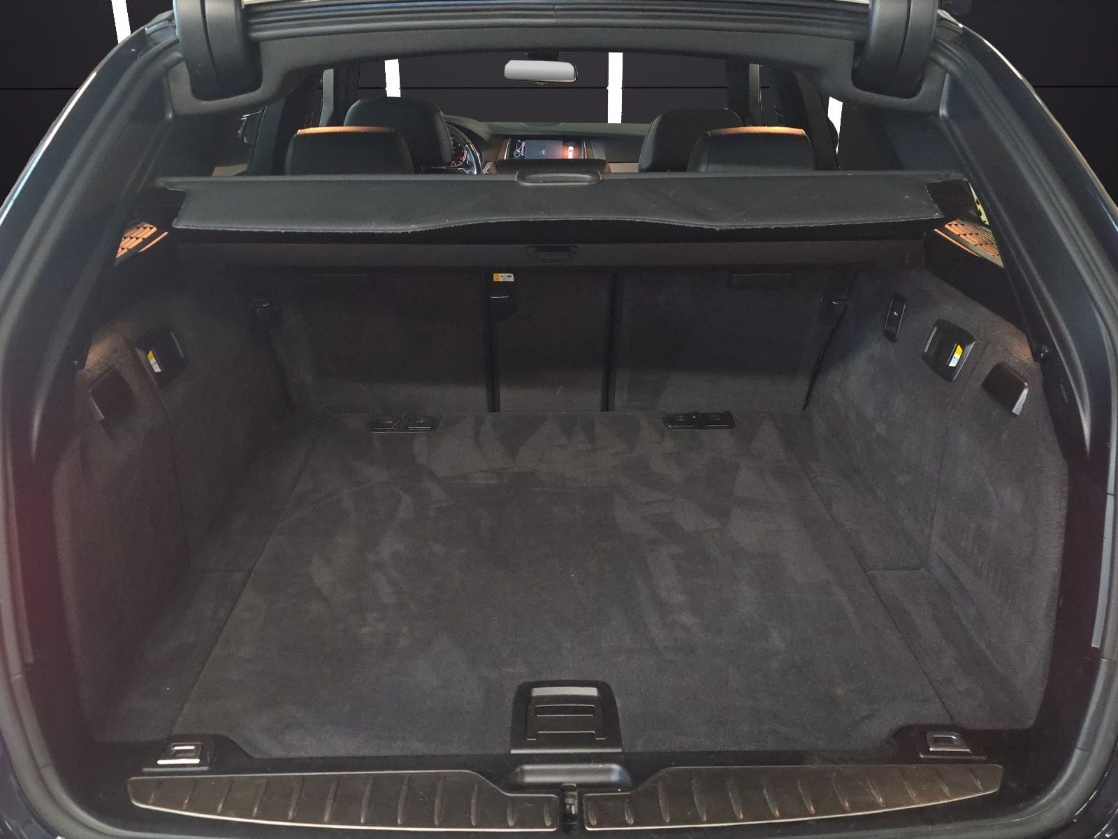 BMW M550 d Touring xDrive Steptronic-image-24