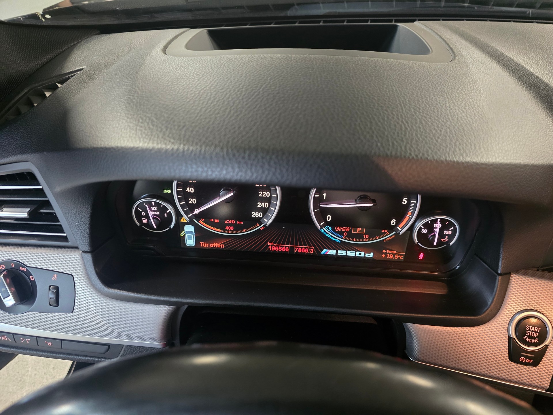 BMW M550d Touring xDrive Steptronic-image-12