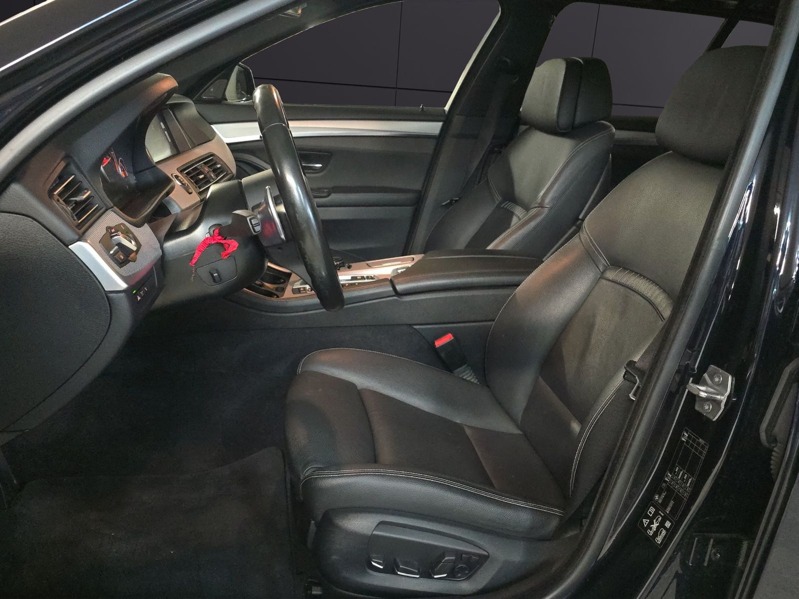 BMW M550 d Touring xDrive Steptronic-image-8