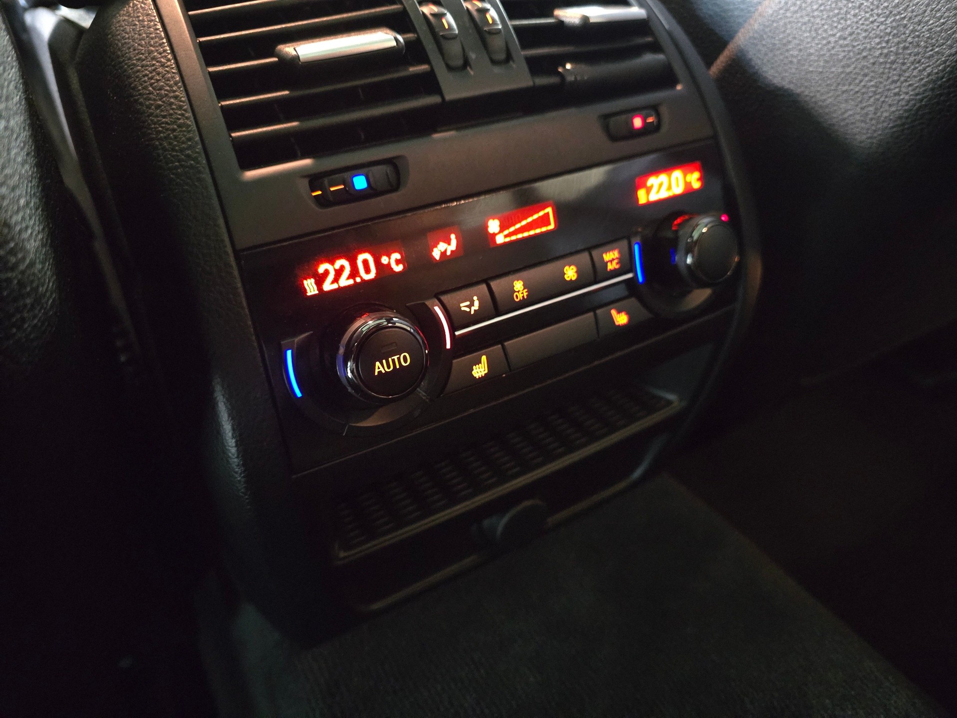 BMW M550 d Touring xDrive Steptronic-image-21
