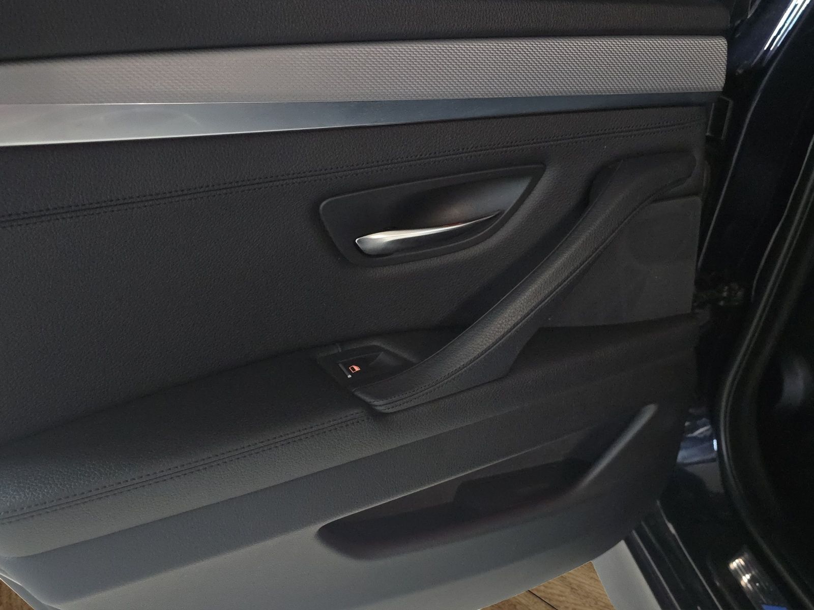 BMW M550 d Touring xDrive Steptronic-image-22
